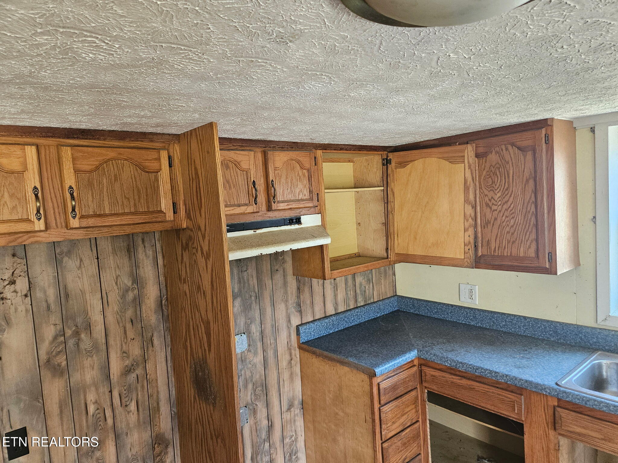 145 Crabtree Lane Caryville TN 37714