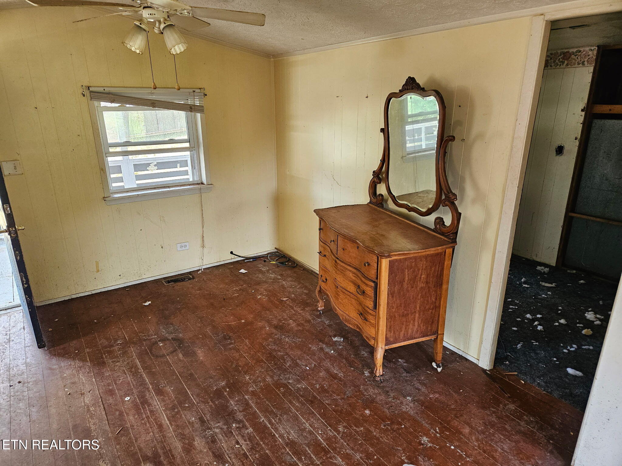 145 Crabtree Lane Caryville TN 37714