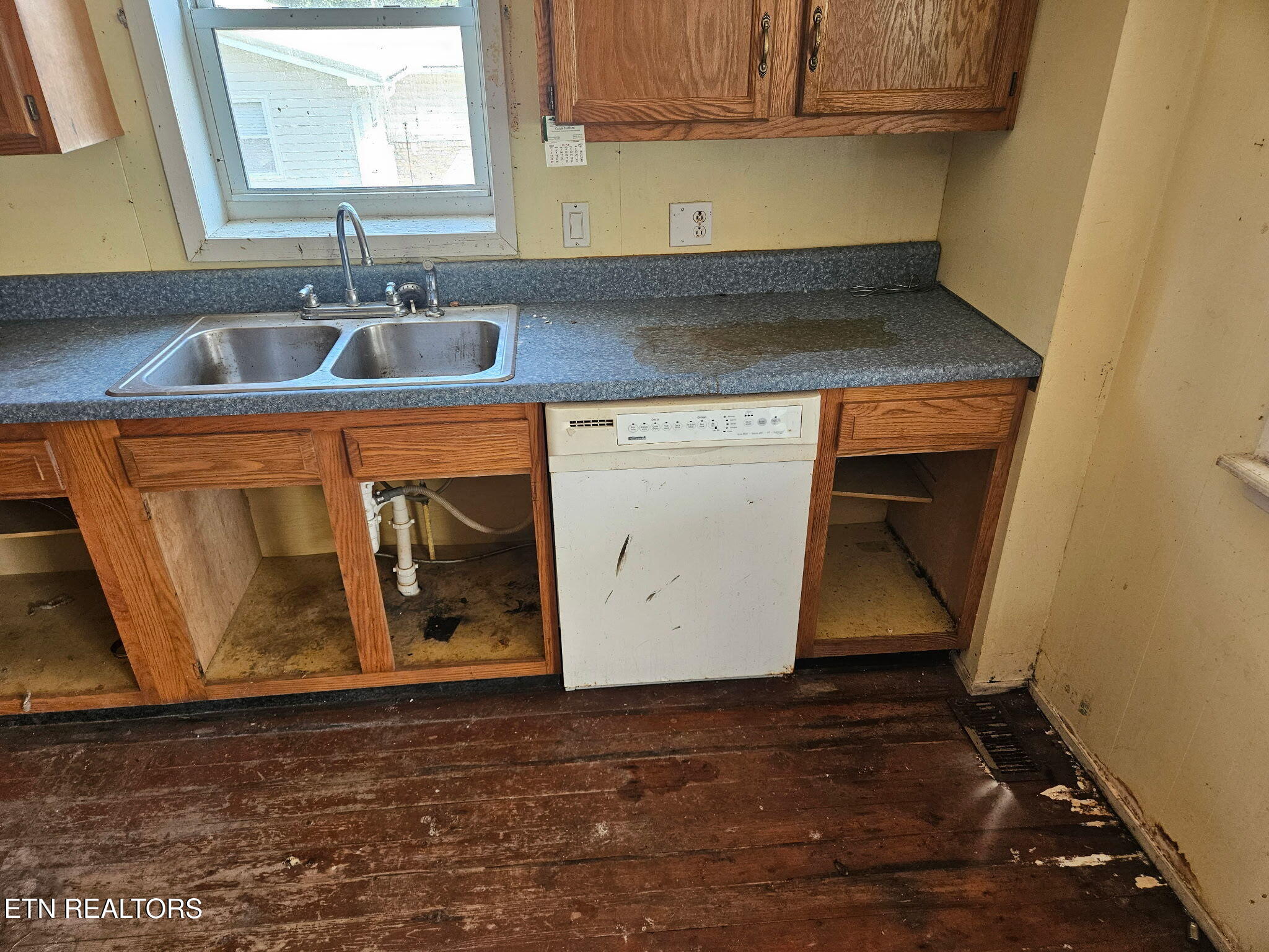 145 Crabtree Lane Caryville TN 37714