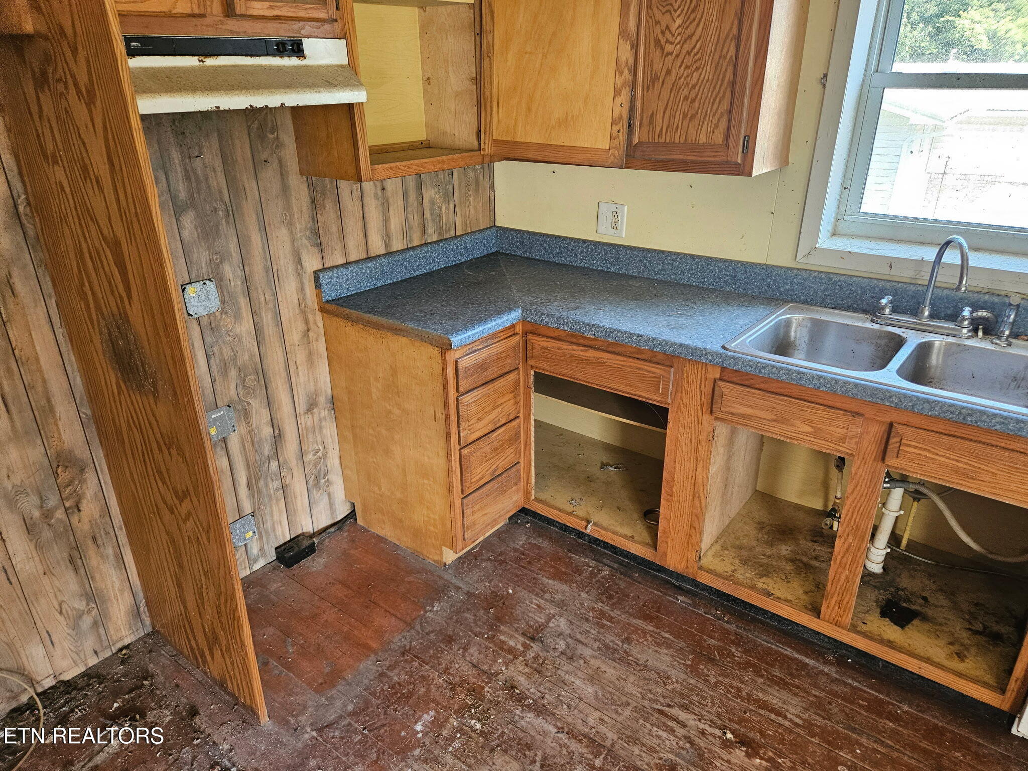 145 Crabtree Lane Caryville TN 37714