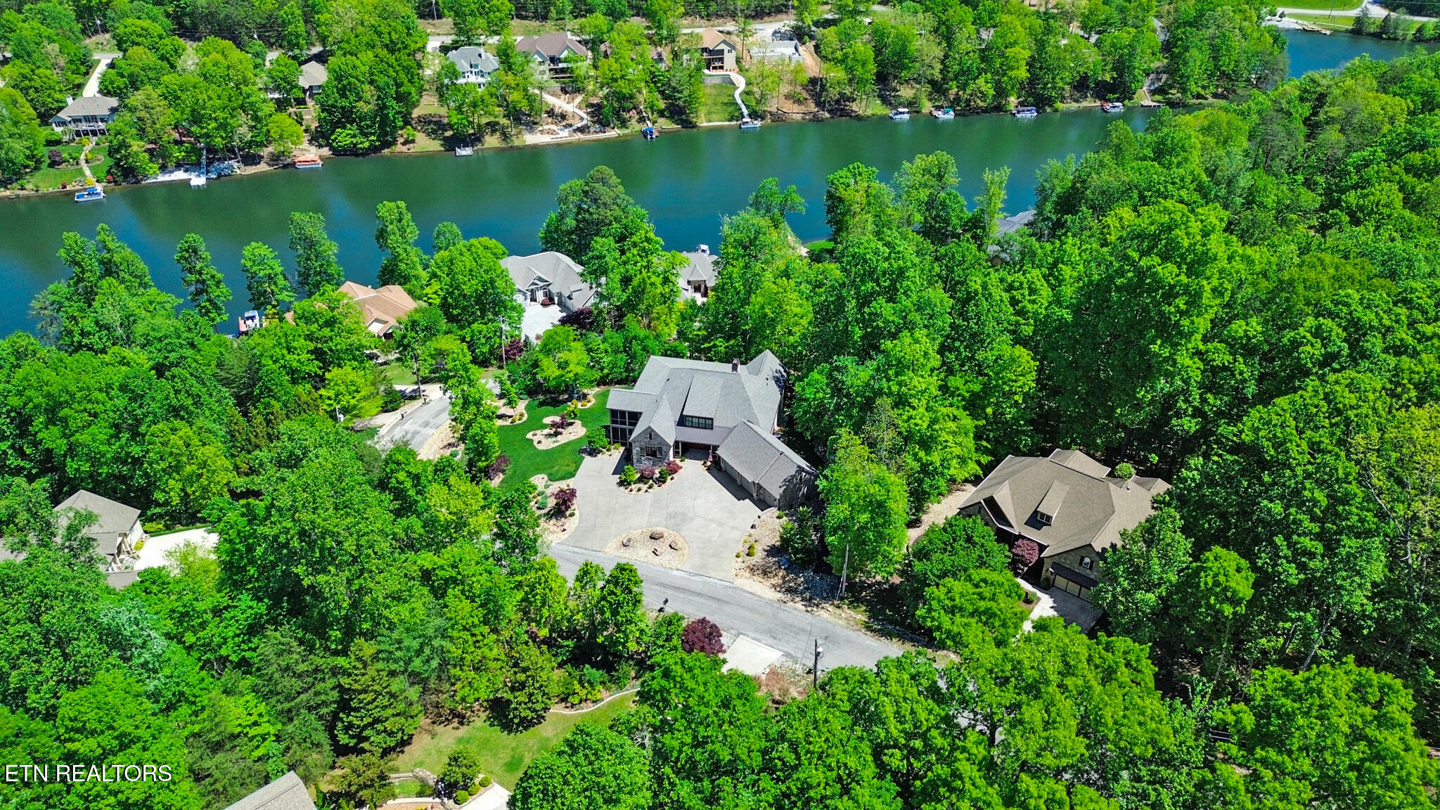 142 Pineridge Loop Crossville TN 38558