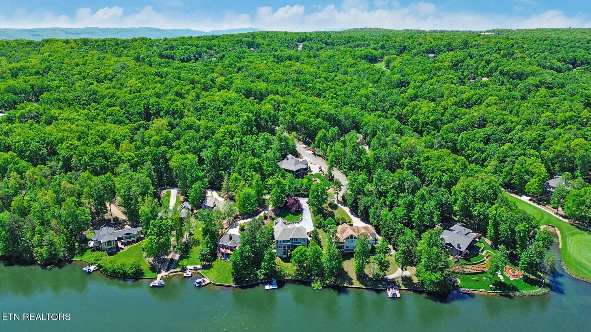 142 Pineridge Loop Crossville TN 38558