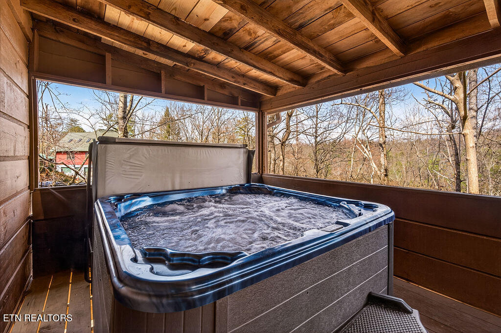 745 Ski View Lane Pigeon Forge TN 37876