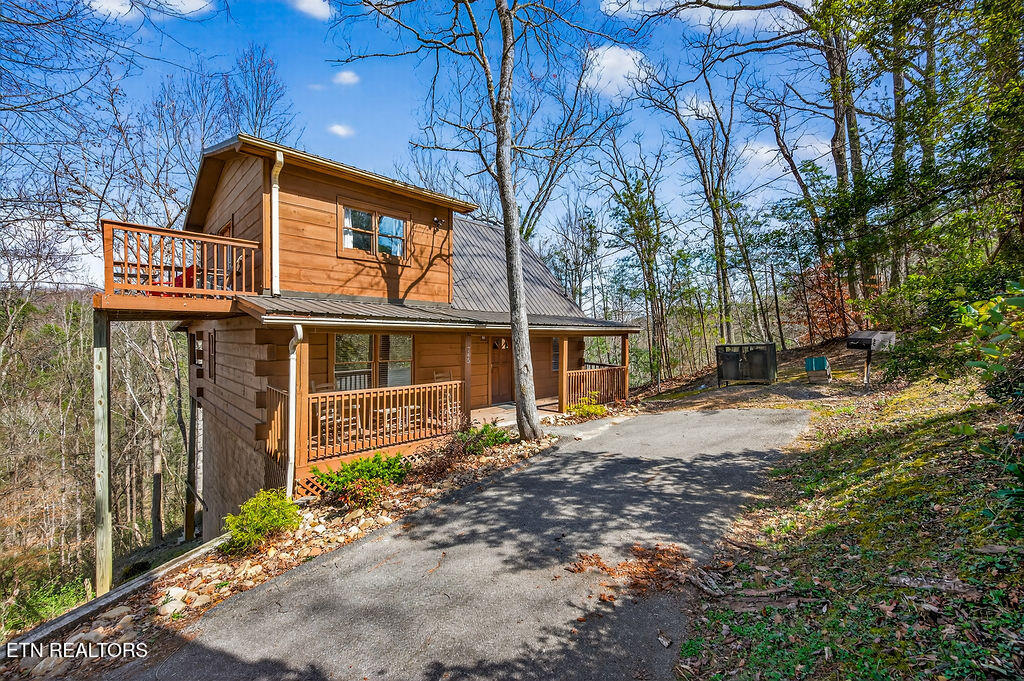 745 Ski View Lane Pigeon Forge TN 37876