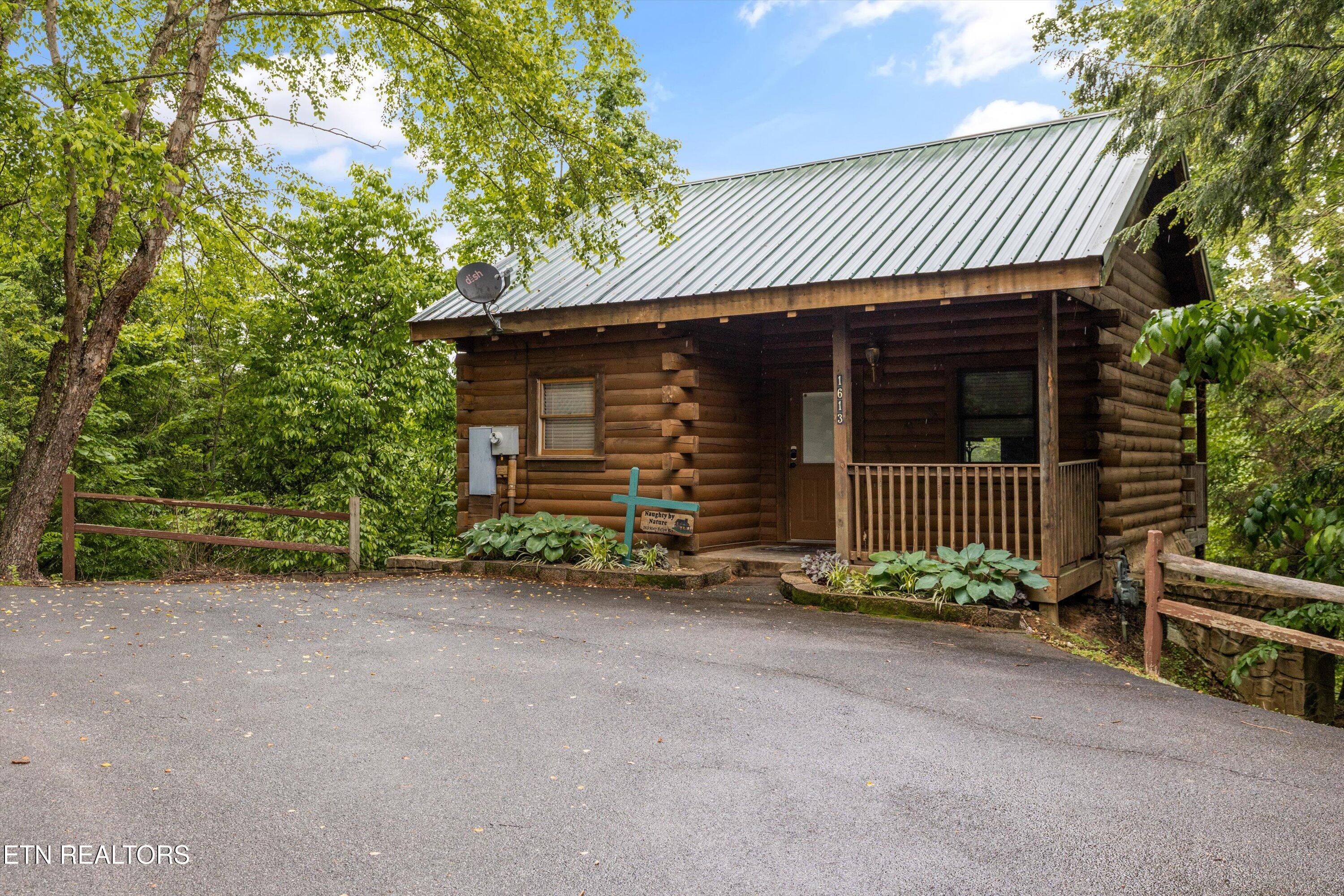 1613 Misty Hollow Way Gatlinburg TN 37738