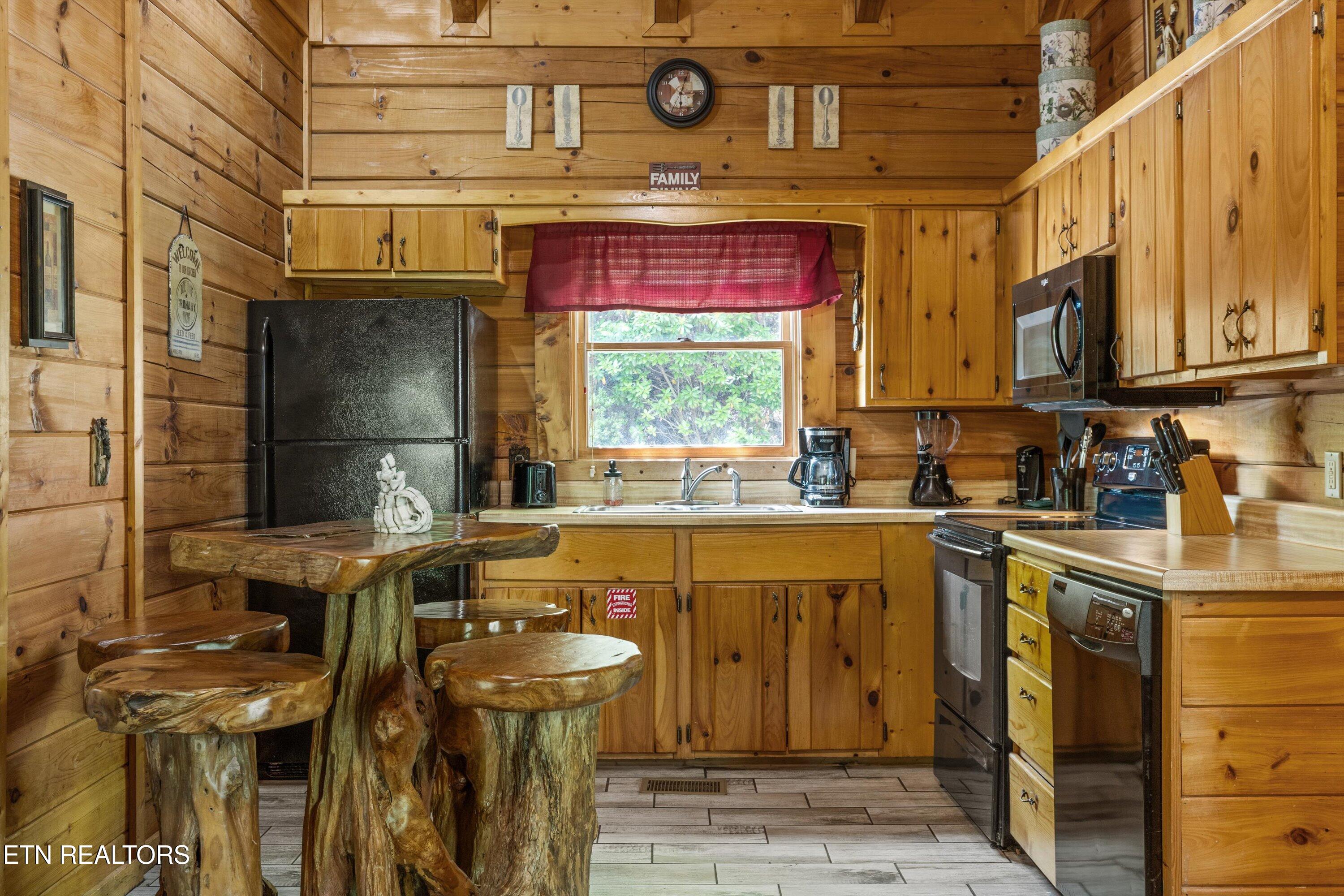 1613 Misty Hollow Way Gatlinburg TN 37738