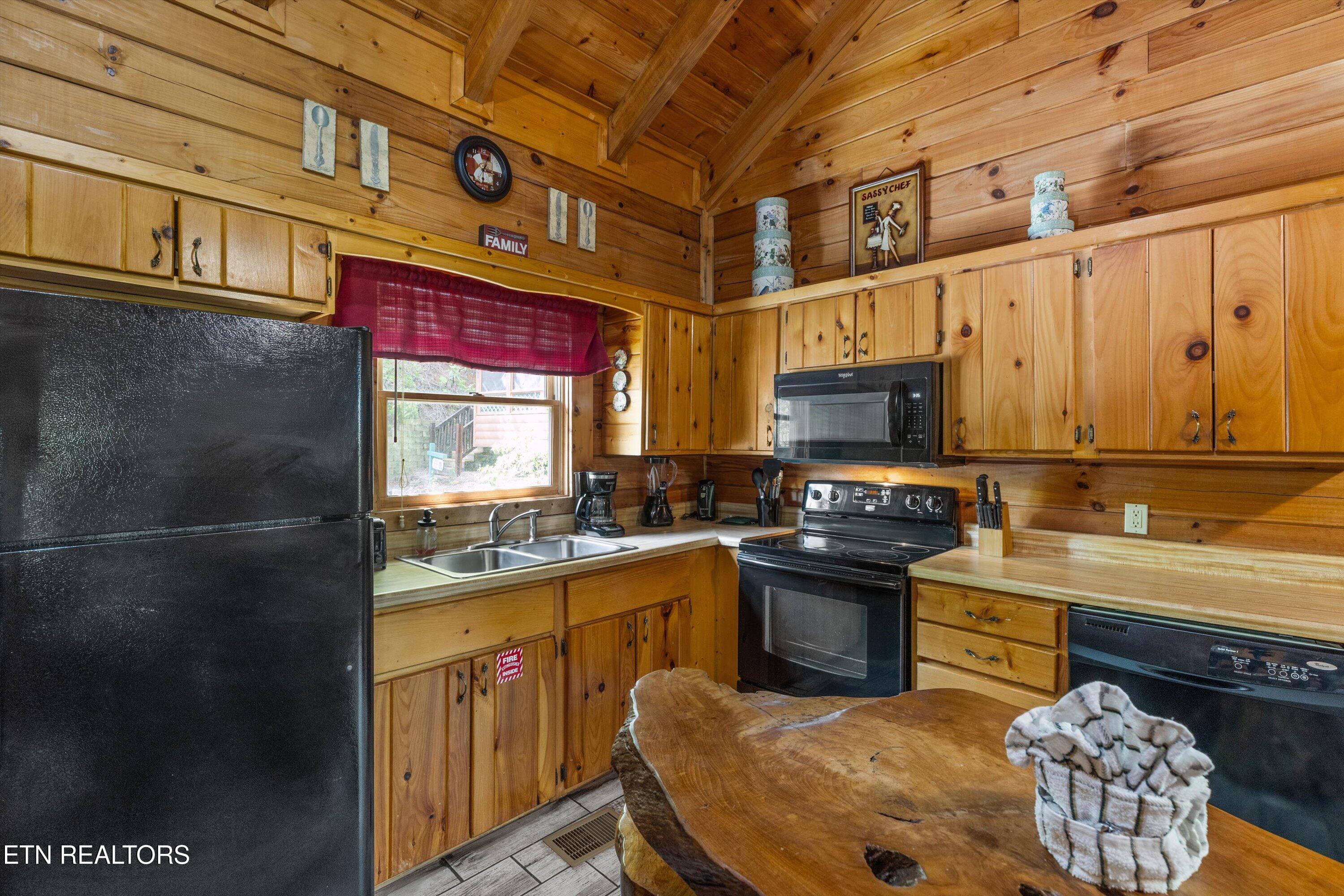 1613 Misty Hollow Way Gatlinburg TN 37738