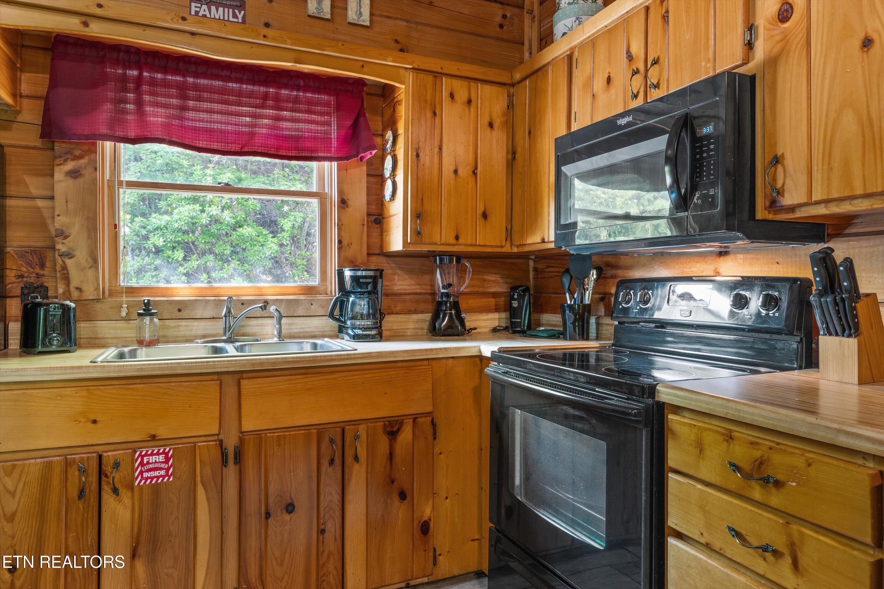 1613 Misty Hollow Way Gatlinburg TN 37738