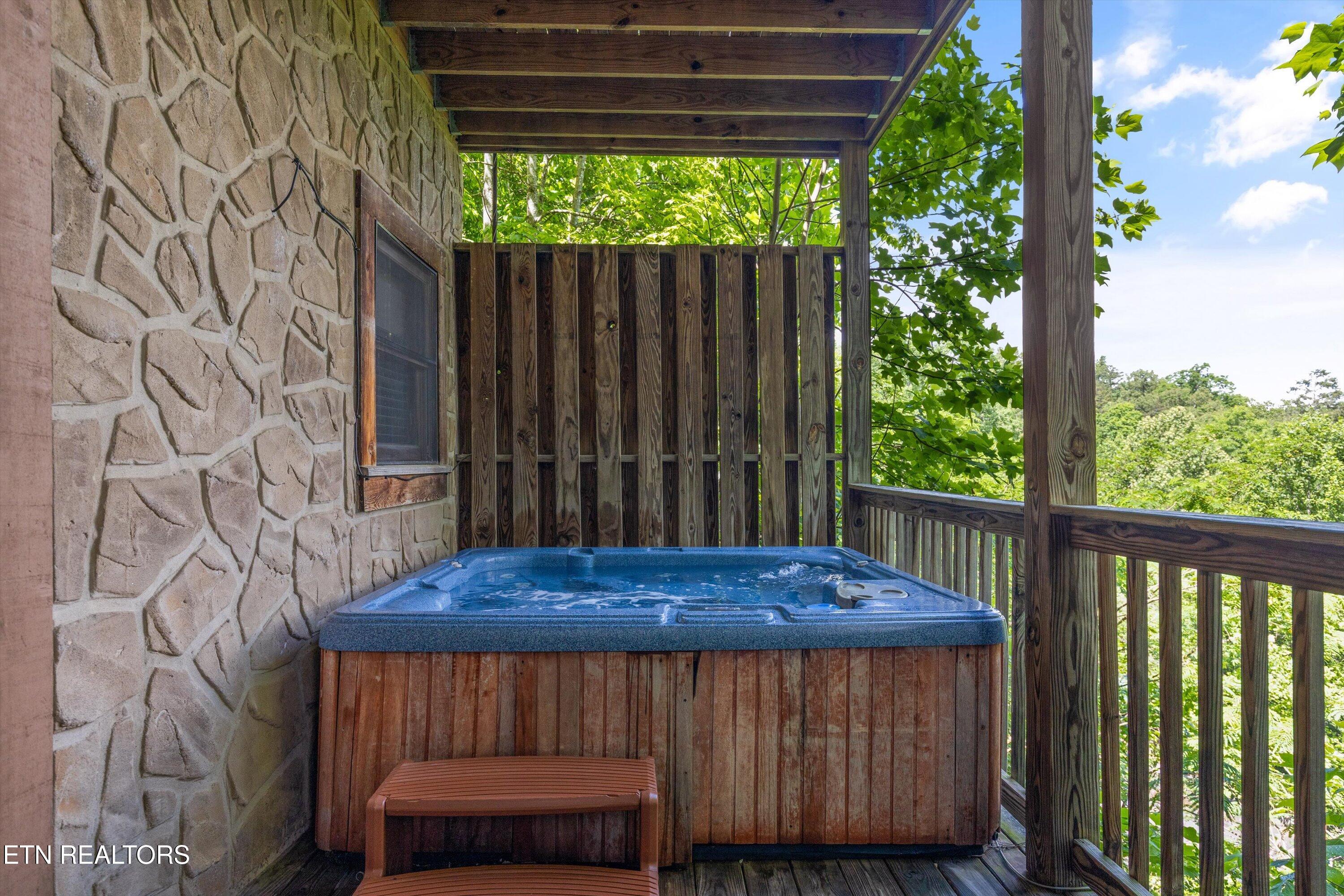 1613 Misty Hollow Way Gatlinburg TN 37738