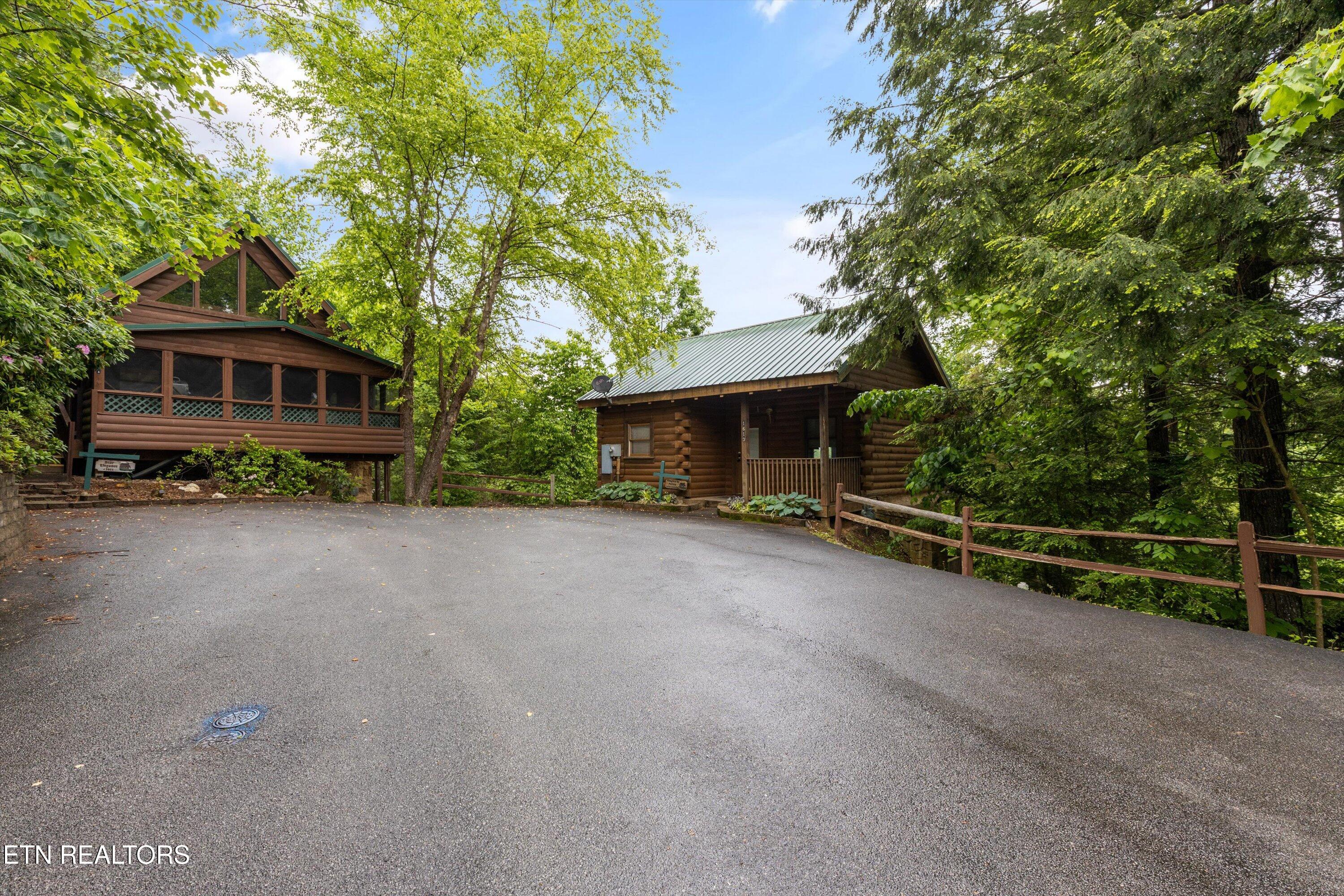 1613 Misty Hollow Way Gatlinburg TN 37738