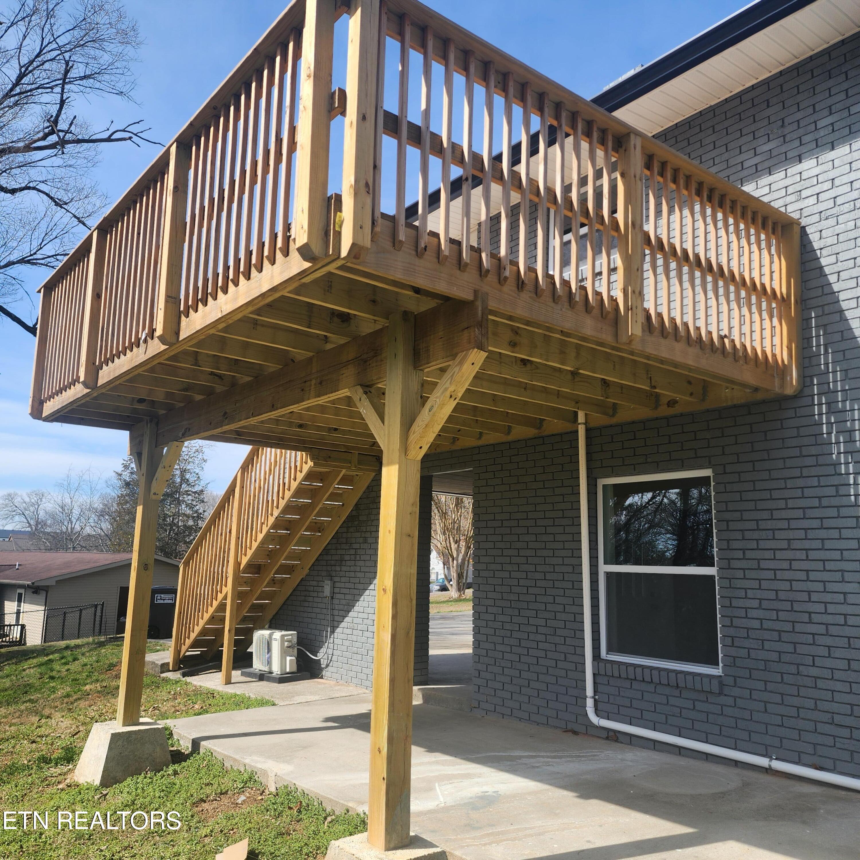1242 Strange Road Lenoir City TN 37772