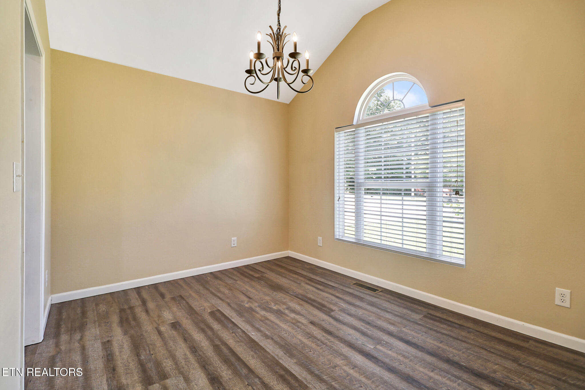 360 Swallows Crossing Grimsley TN 38565