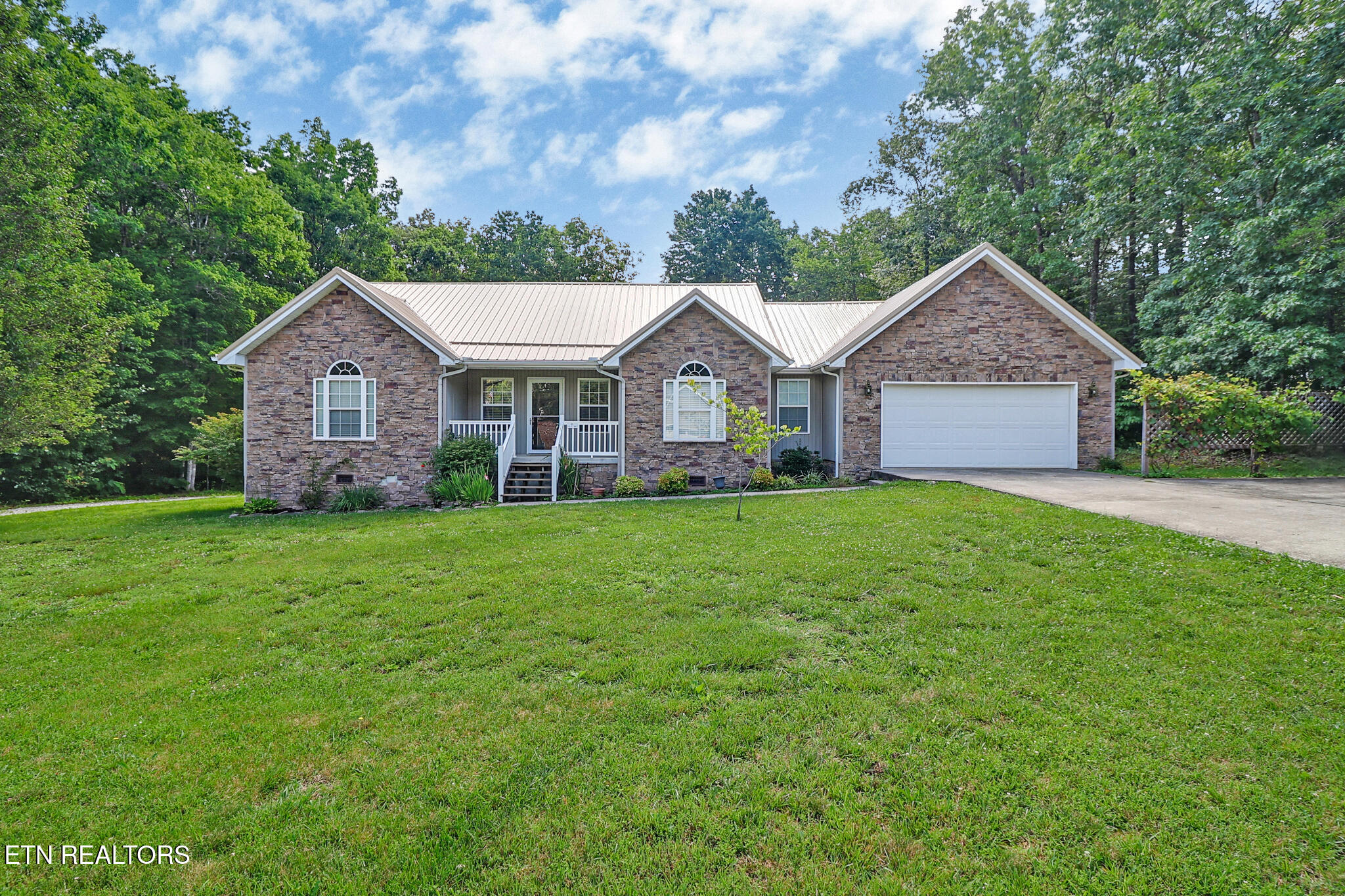 360 Swallows Crossing Grimsley TN 38565