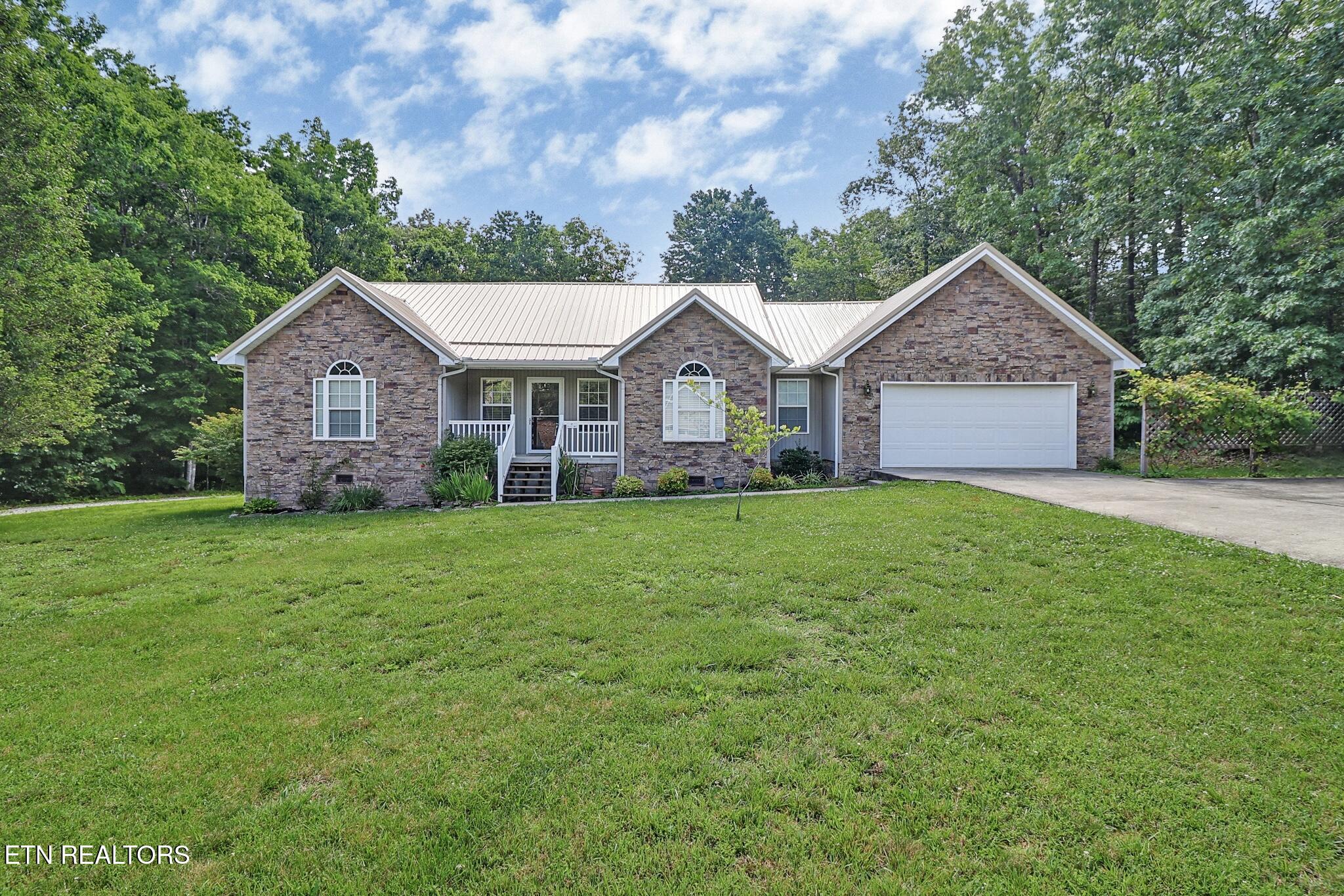 360 Swallows Crossing Grimsley TN 38565