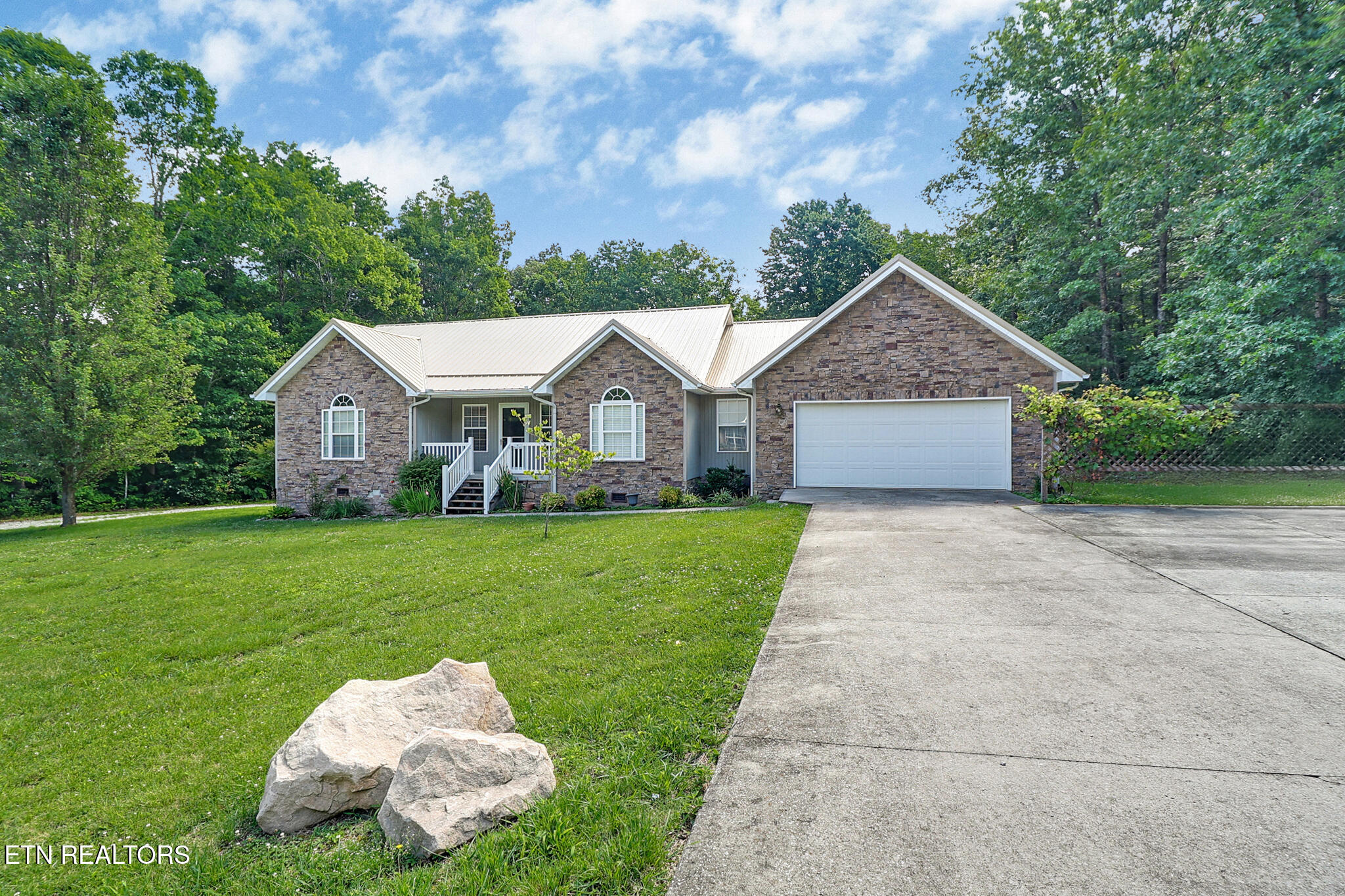 360 Swallows Crossing Grimsley TN 38565