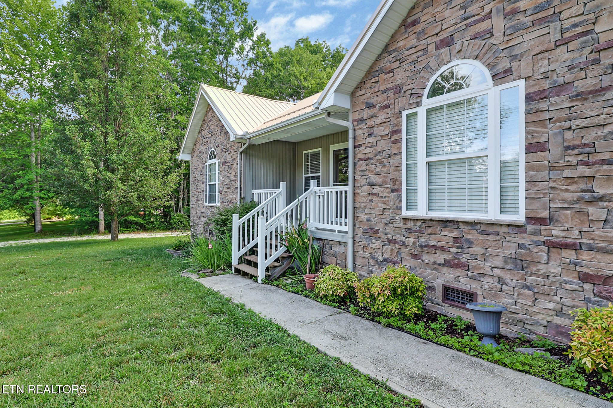360 Swallows Crossing Grimsley TN 38565