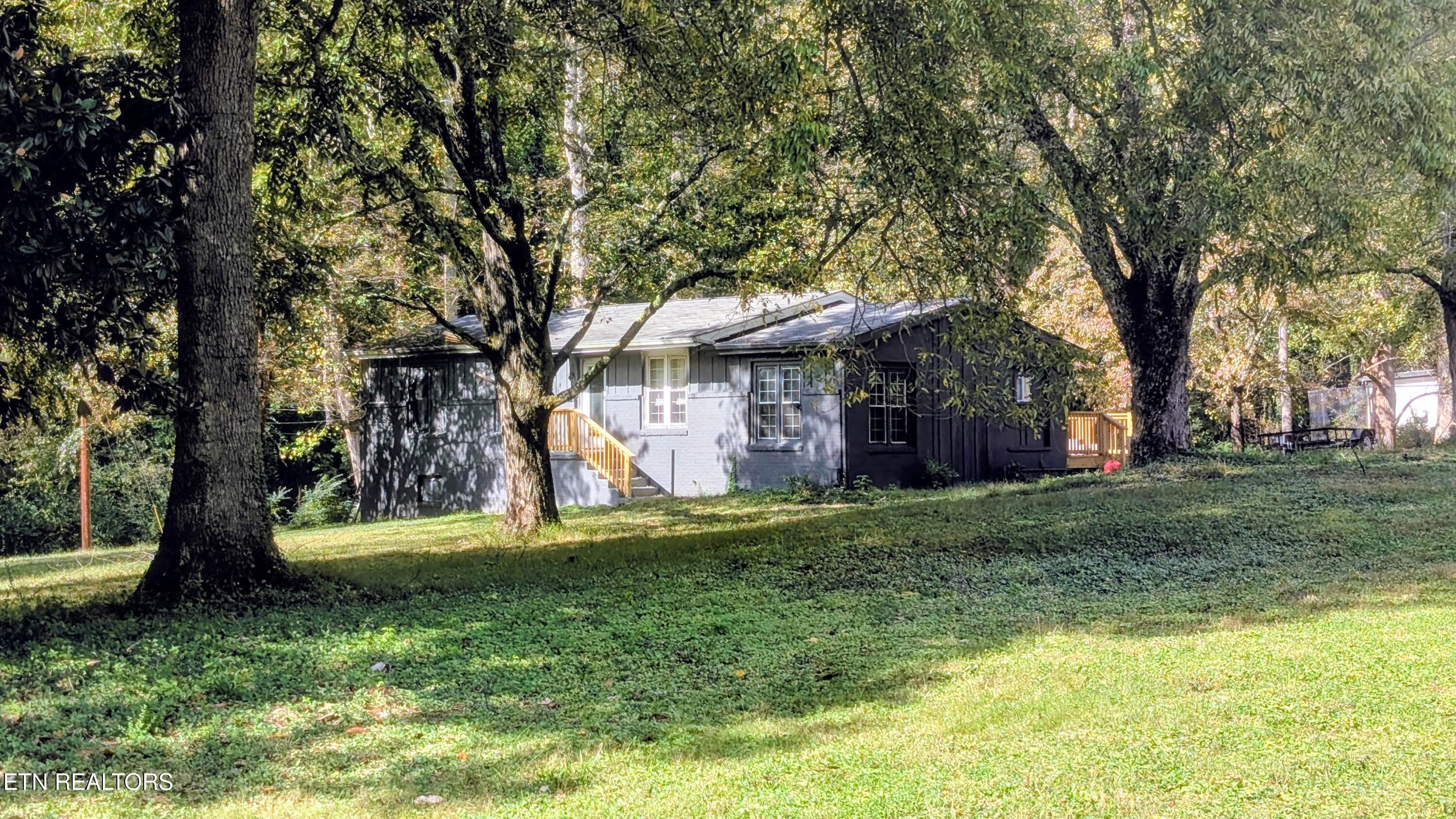 2710 Oak Ridge Oak Ridge TN 37830