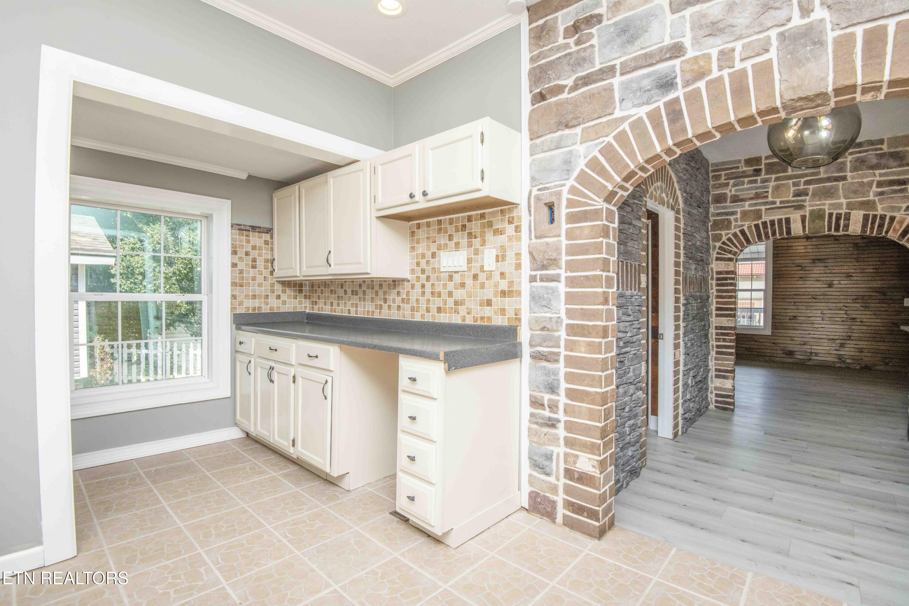 509 W Broadway Street Lenoir City TN 37771