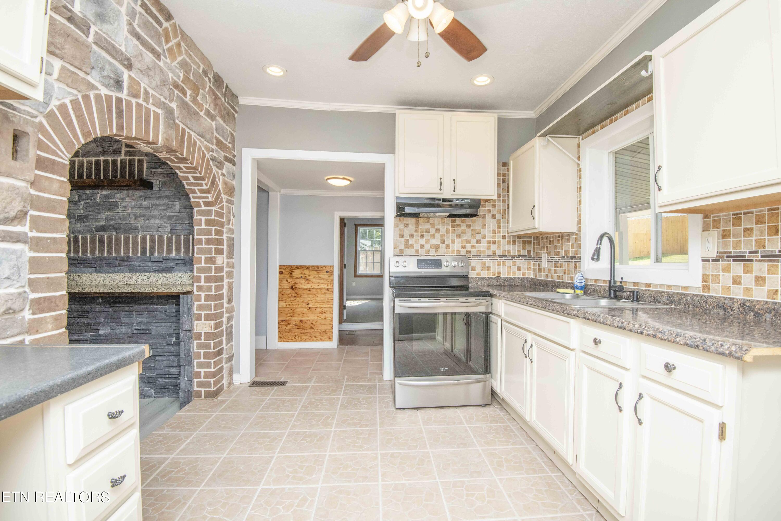 509 W Broadway Street Lenoir City TN 37771