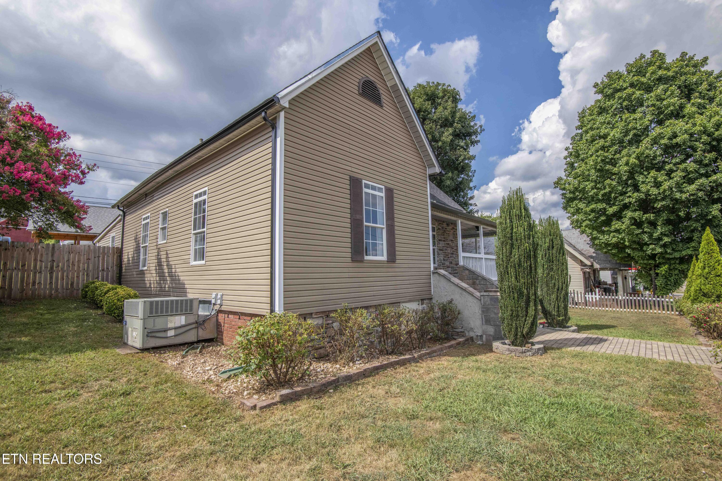 509 W Broadway Street Lenoir City TN 37771