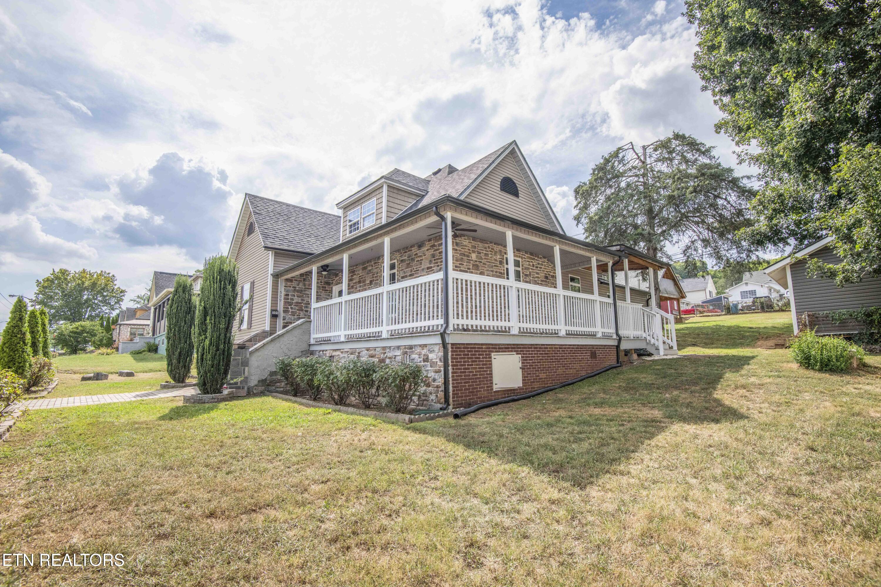 509 W Broadway Street Lenoir City TN 37771