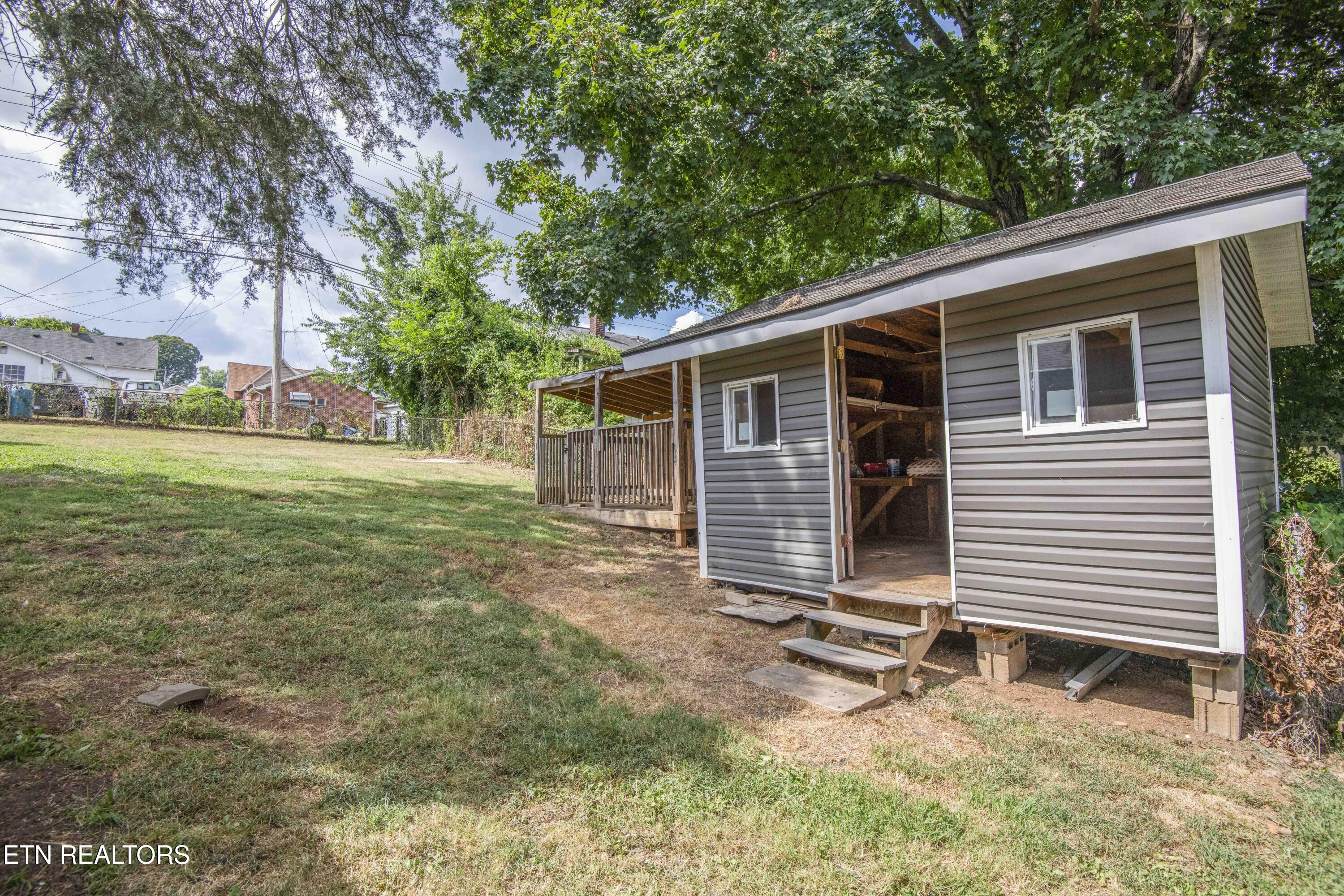 509 W Broadway Street Lenoir City TN 37771