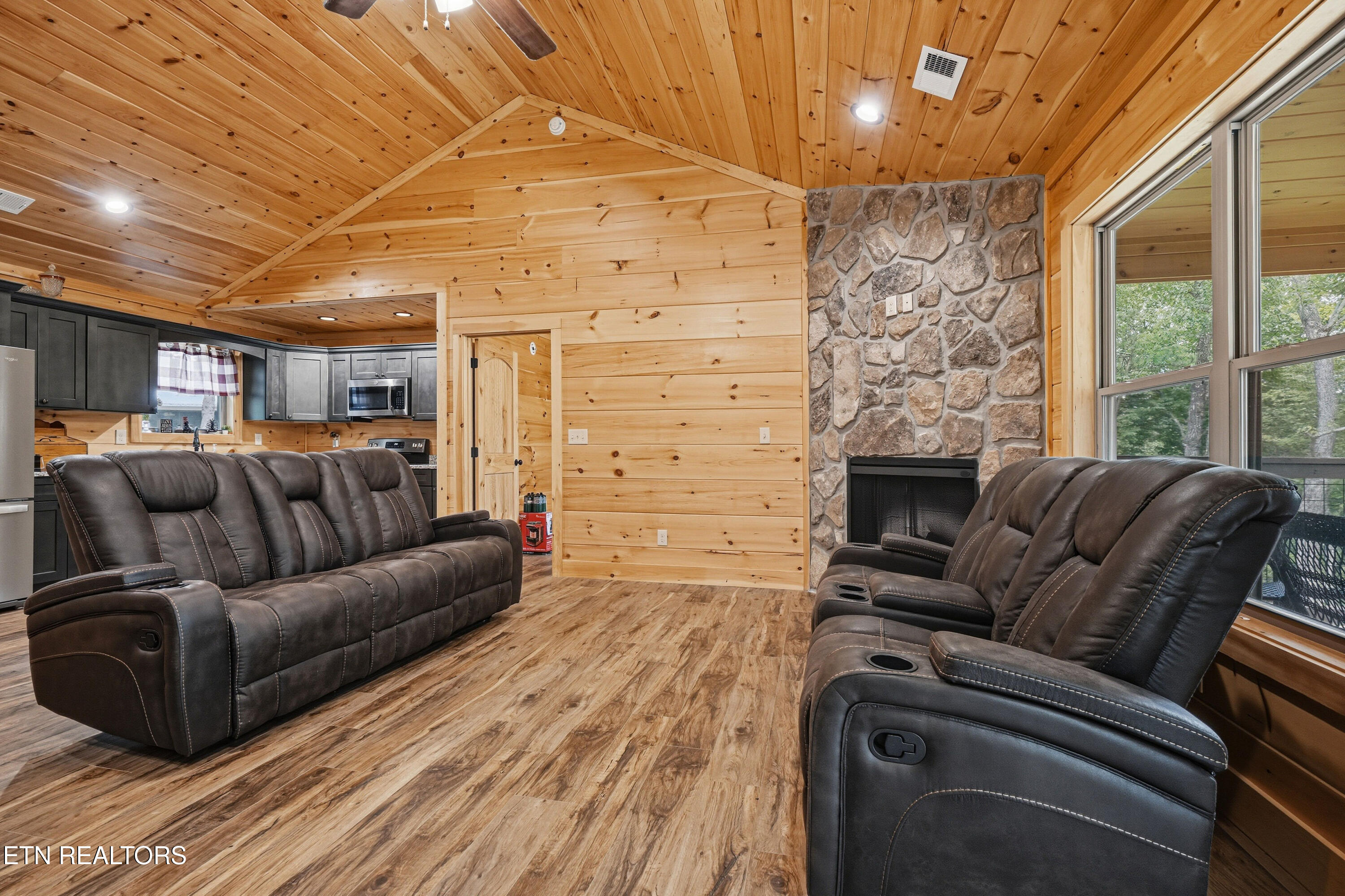4923 Cote Way Cosby TN 37722
