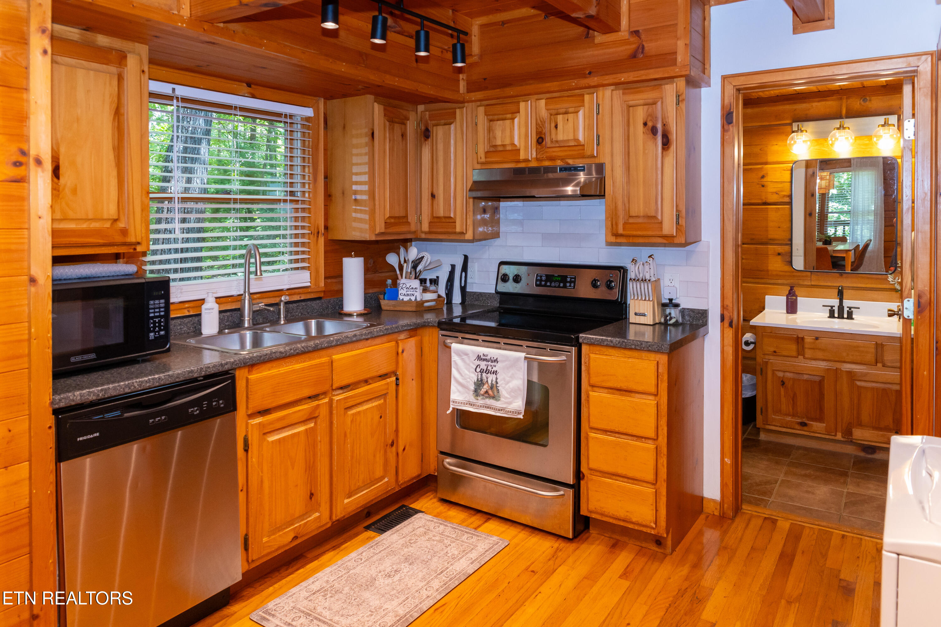 3653 Country Pines Way Sevierville TN 37876