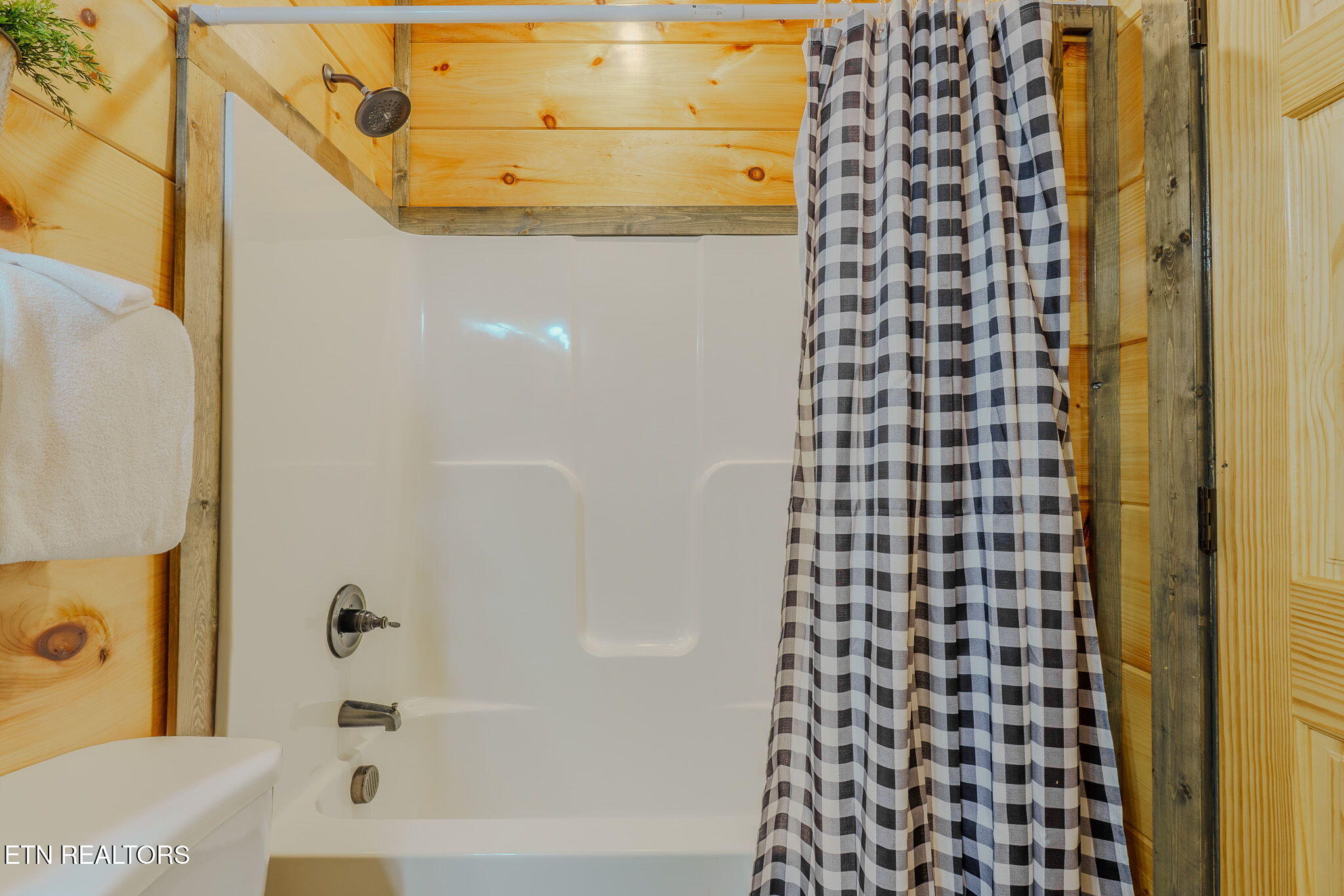 2043 Eagle Feather Drive Sevierville TN 37876