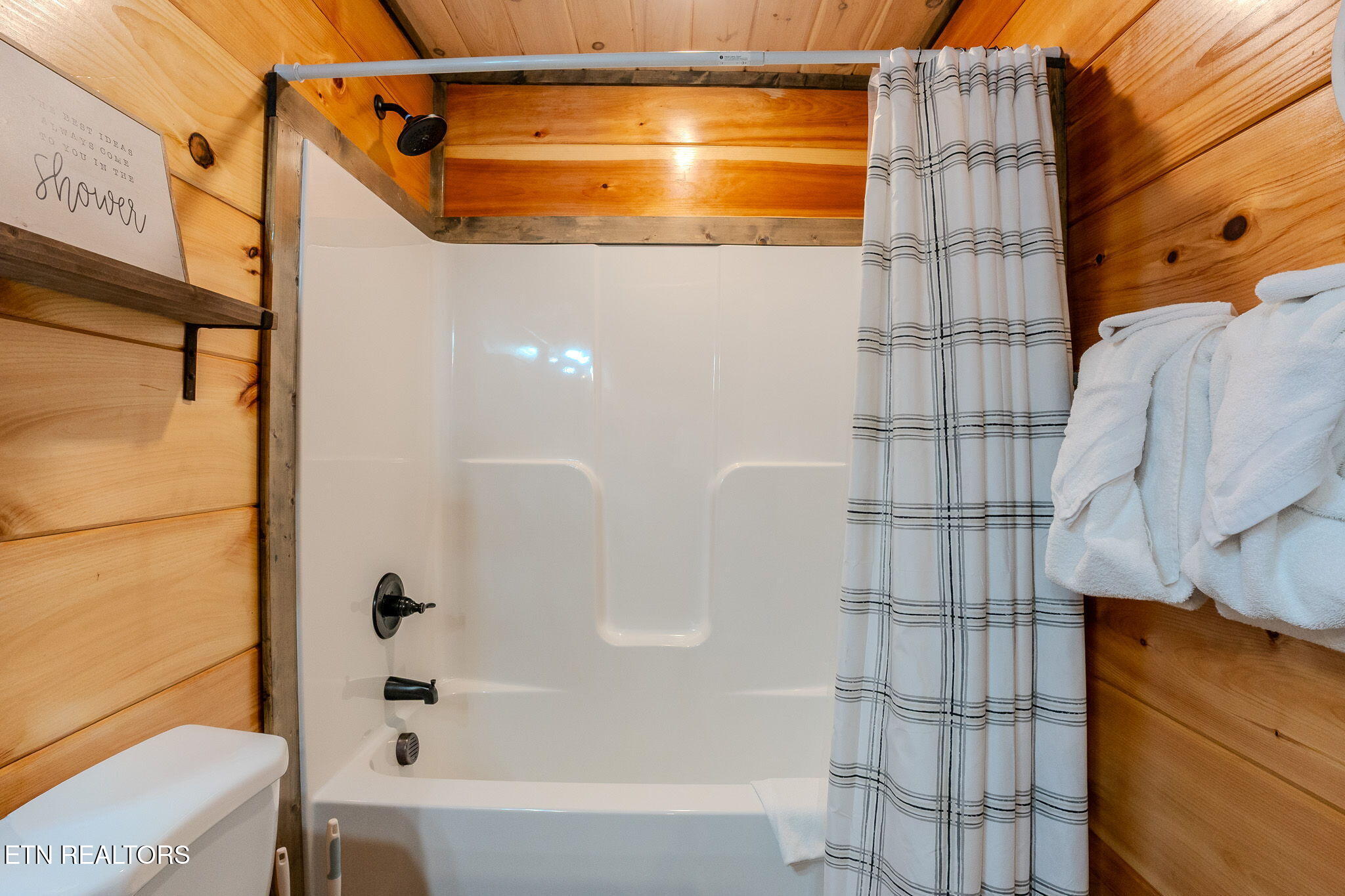 2043 Eagle Feather Drive Sevierville TN 37876