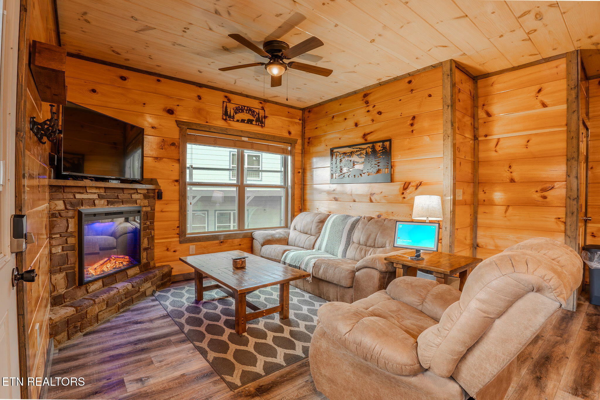 2043 Eagle Feather Drive Sevierville TN 37876