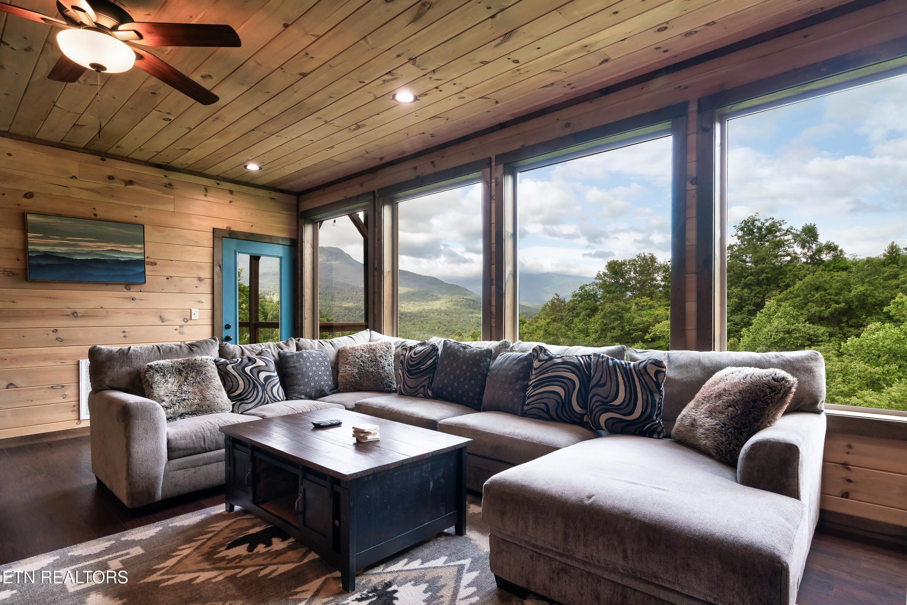 842 Vixen Run Gatlinburg TN 37738