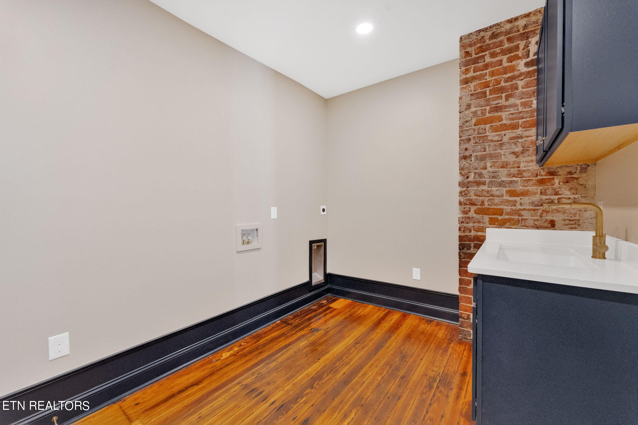 1715 Washington Pike Knoxville TN 37917
