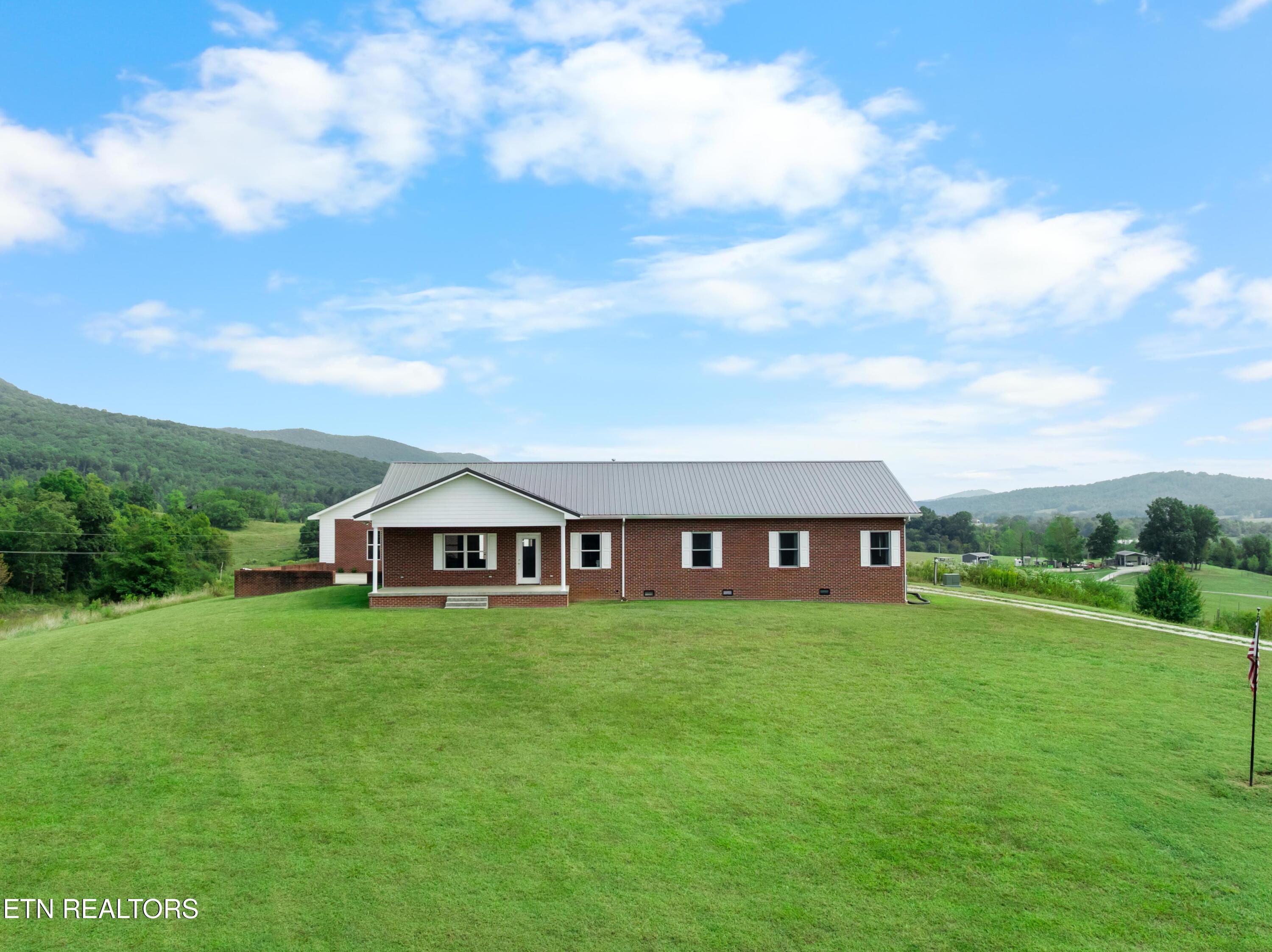 1695 Doaks Creek Road Speedwell TN 37870