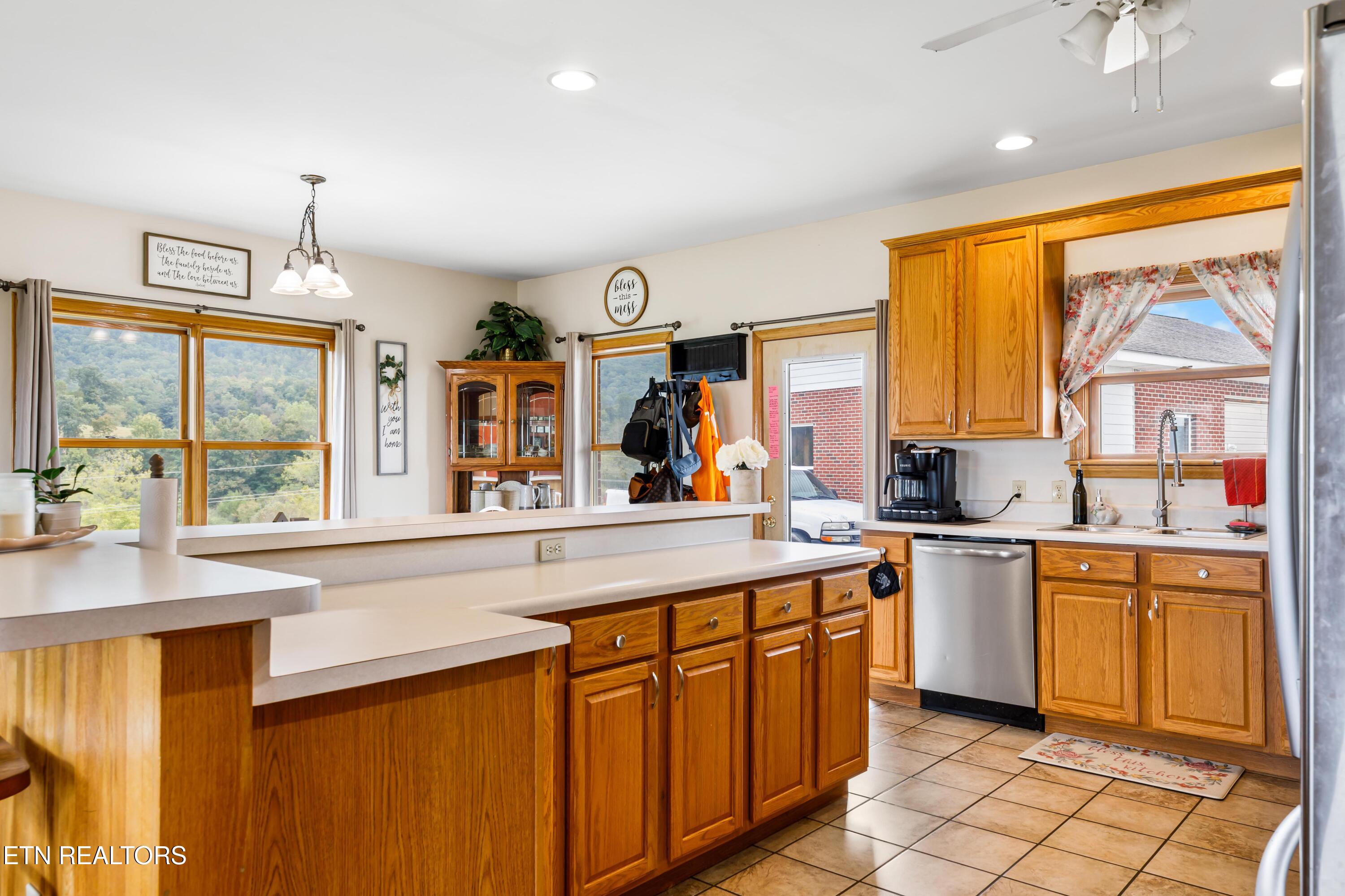 1695 Doaks Creek Road Speedwell TN 37870