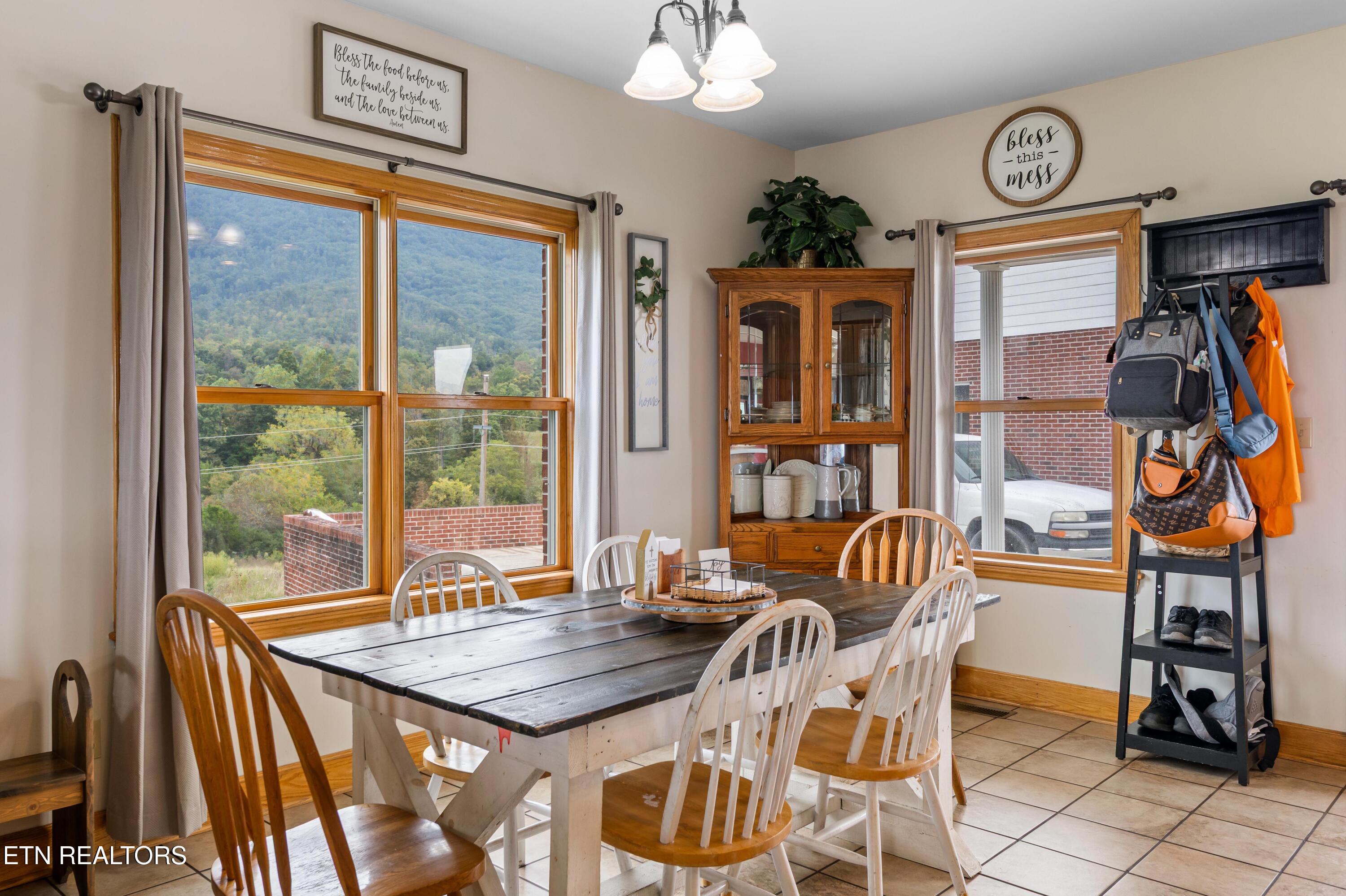 1695 Doaks Creek Road Speedwell TN 37870