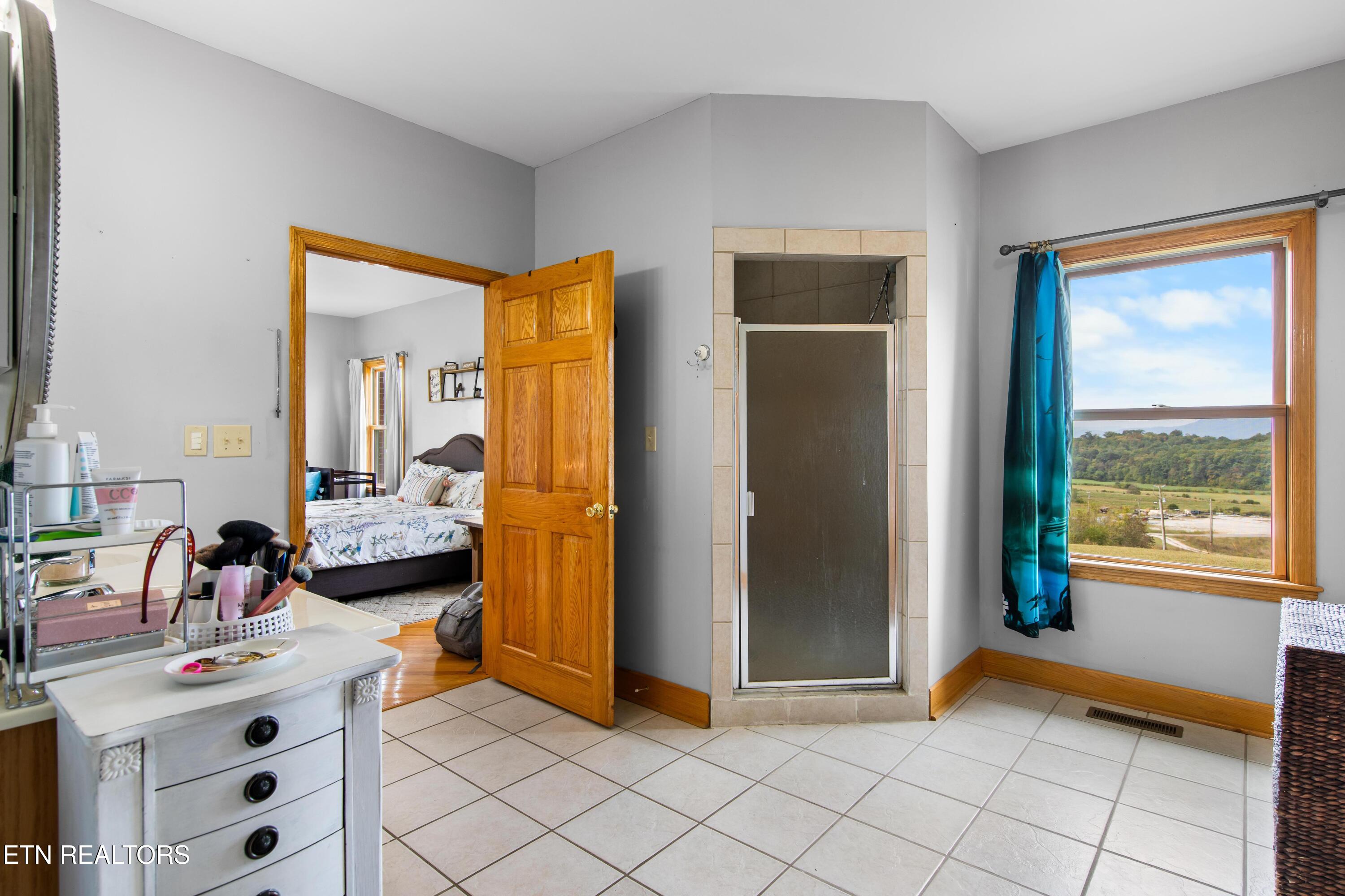 1695 Doaks Creek Road Speedwell TN 37870