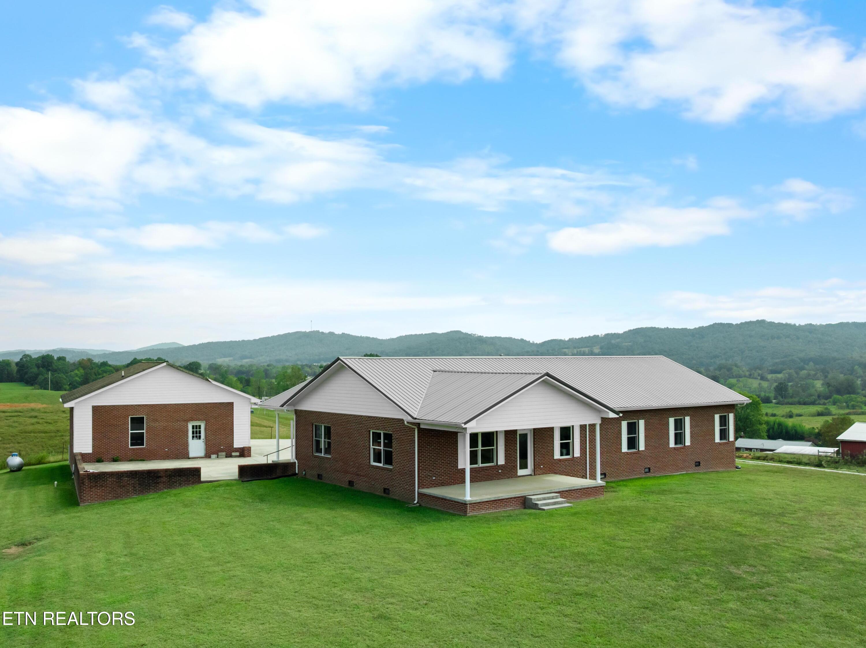 1695 Doaks Creek Road Speedwell TN 37870