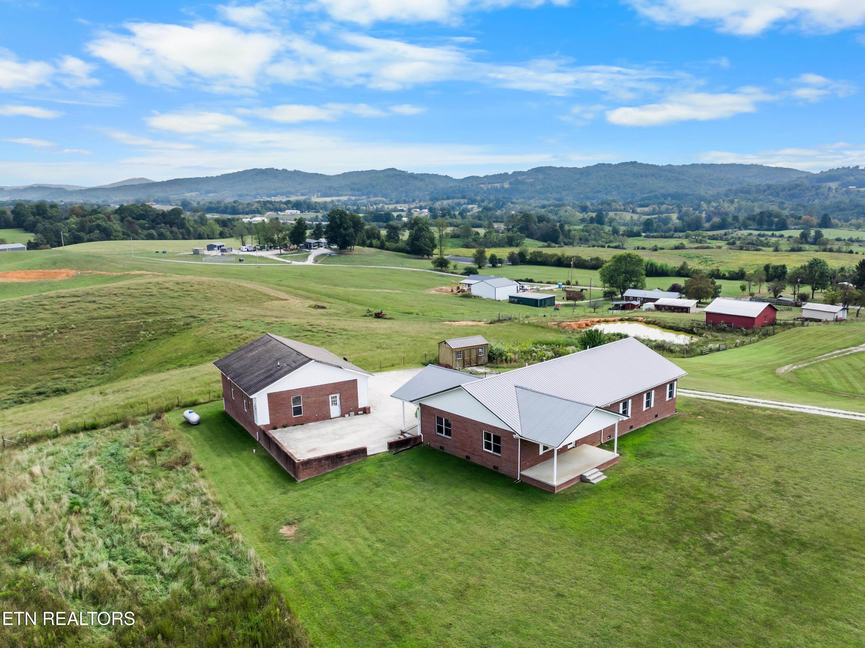 1695 Doaks Creek Road Speedwell TN 37870