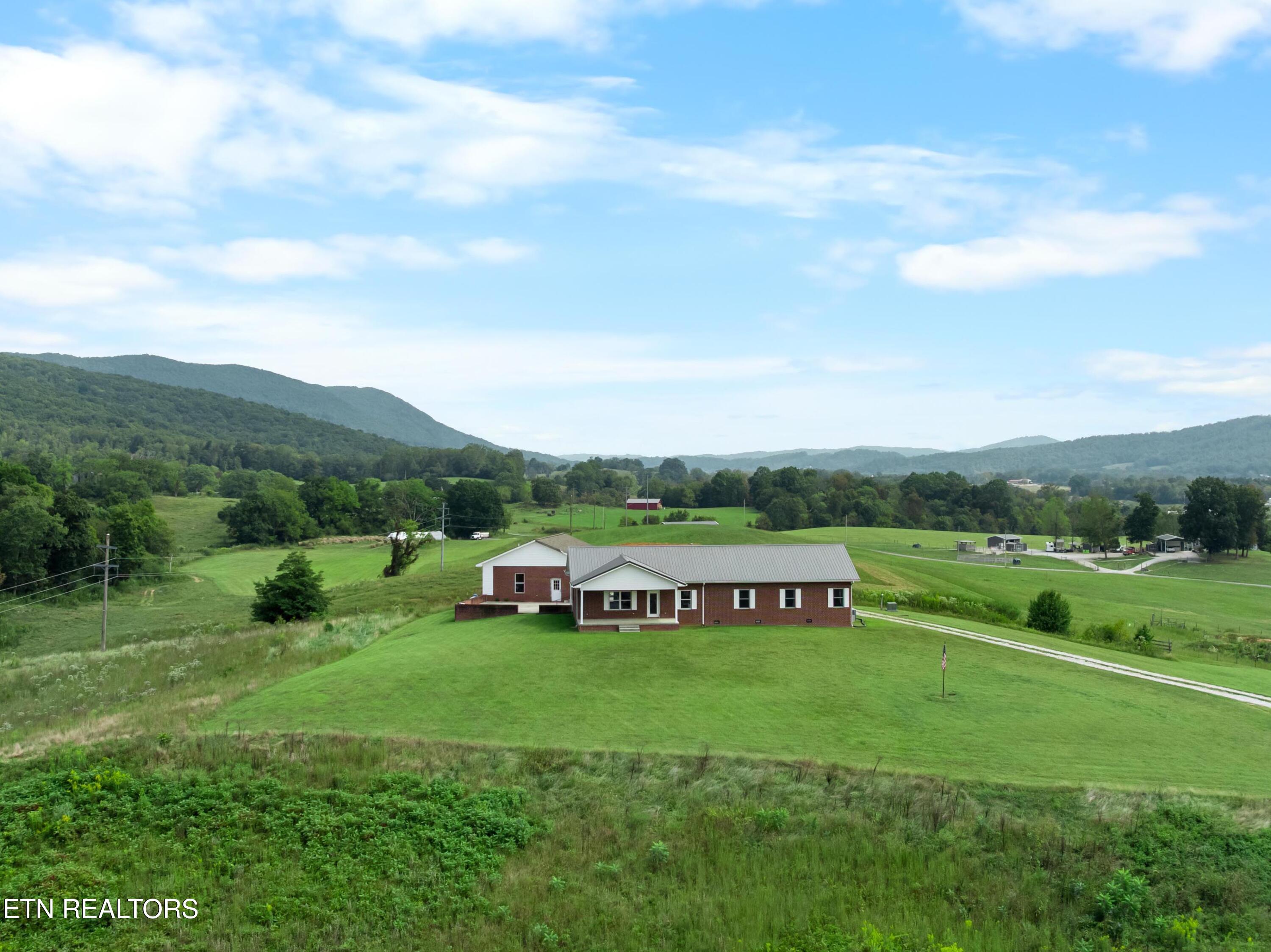 1695 Doaks Creek Road Speedwell TN 37870