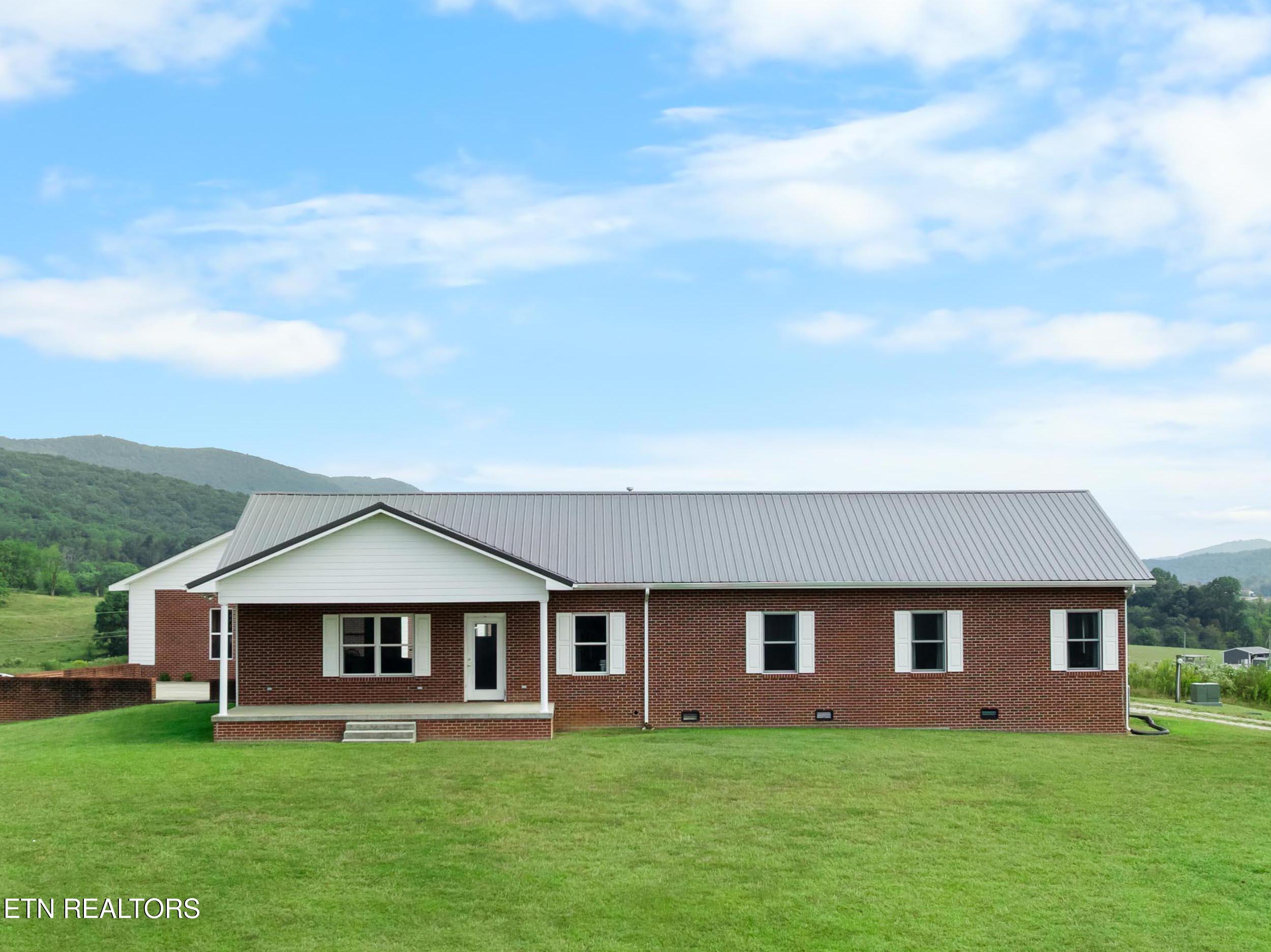 1695 Doaks Creek Road Speedwell TN 37870