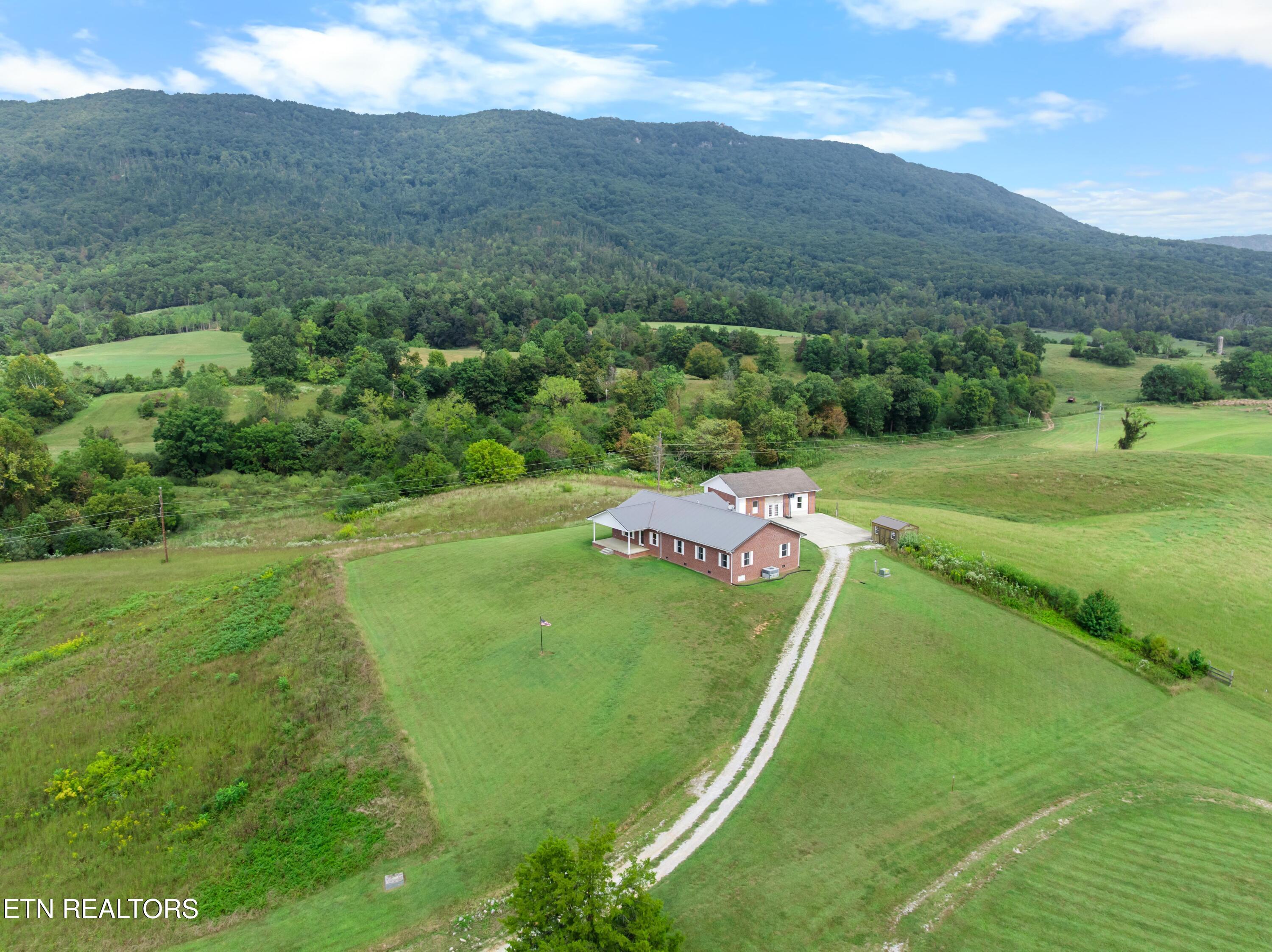 1695 Doaks Creek Road Speedwell TN 37870