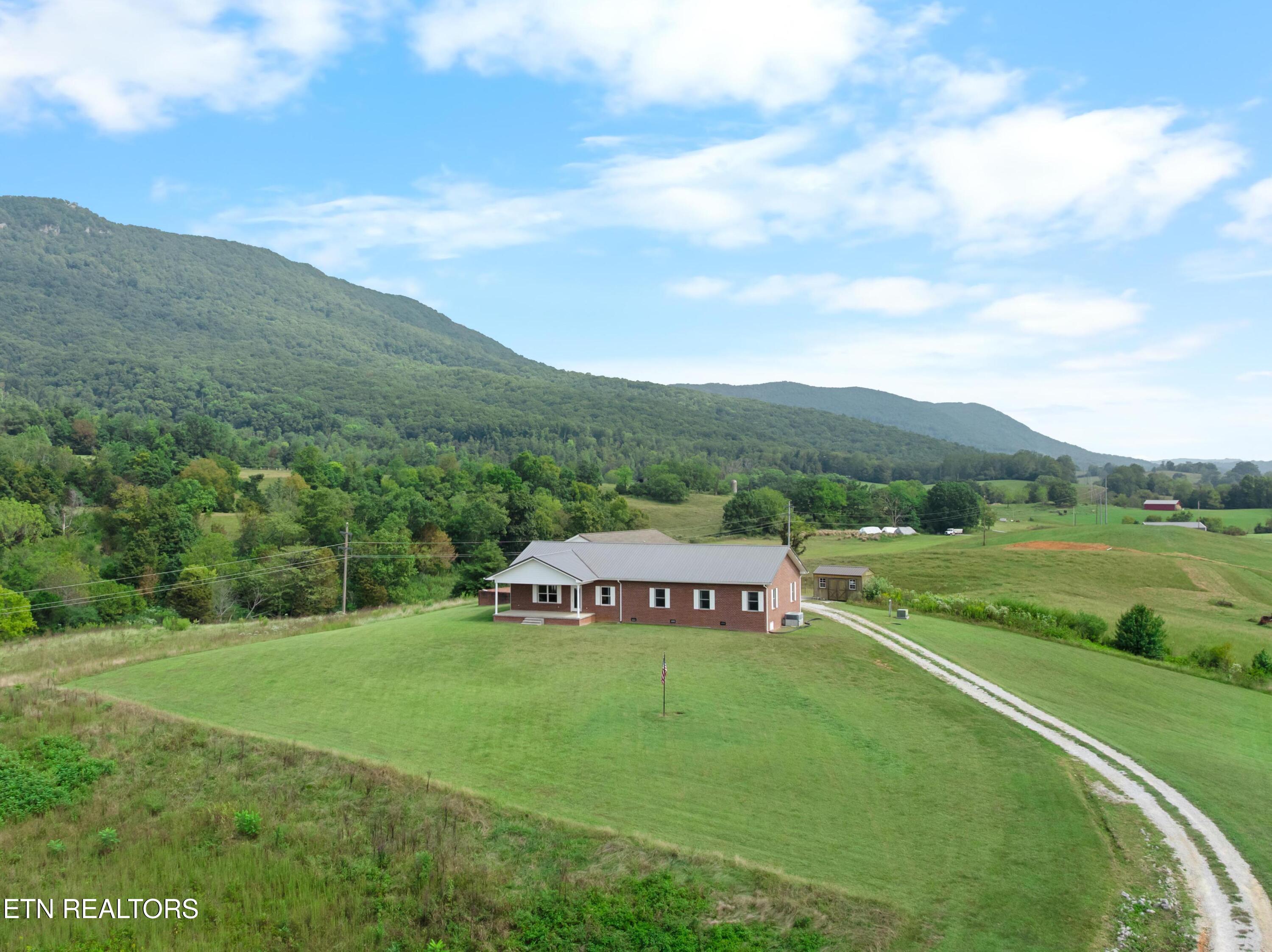 1695 Doaks Creek Road Speedwell TN 37870