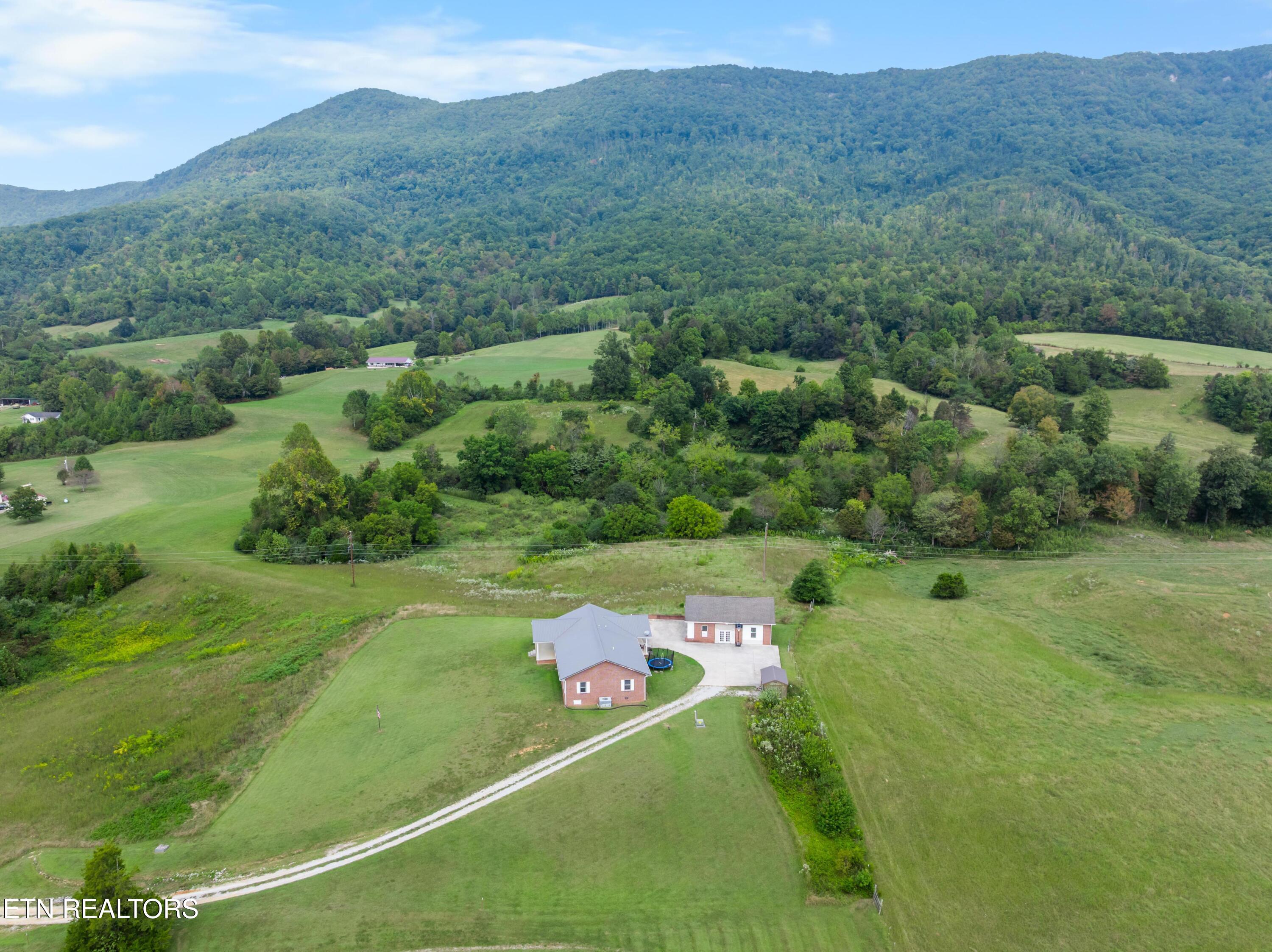 1695 Doaks Creek Road Speedwell TN 37870