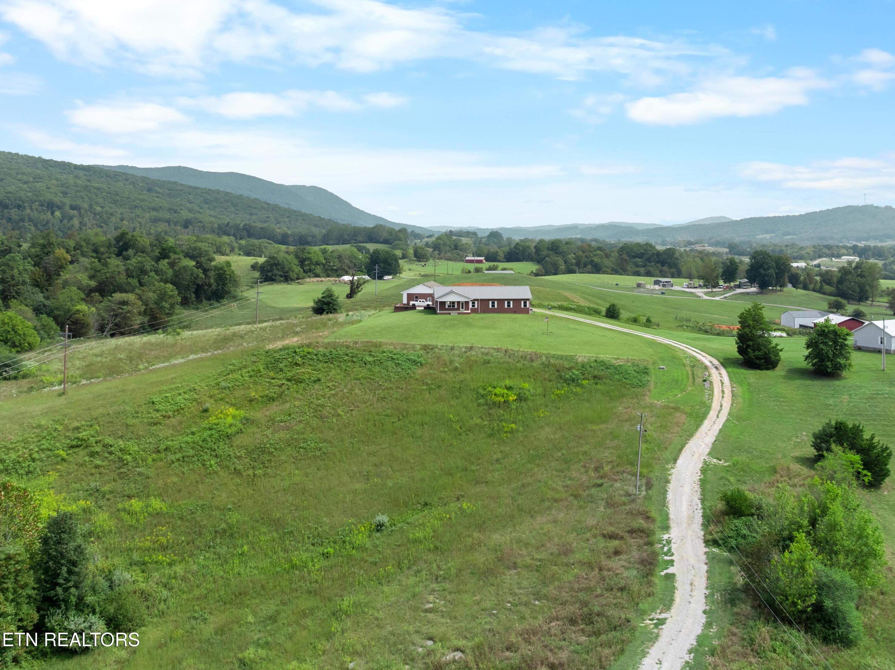 1695 Doaks Creek Road Speedwell TN 37870