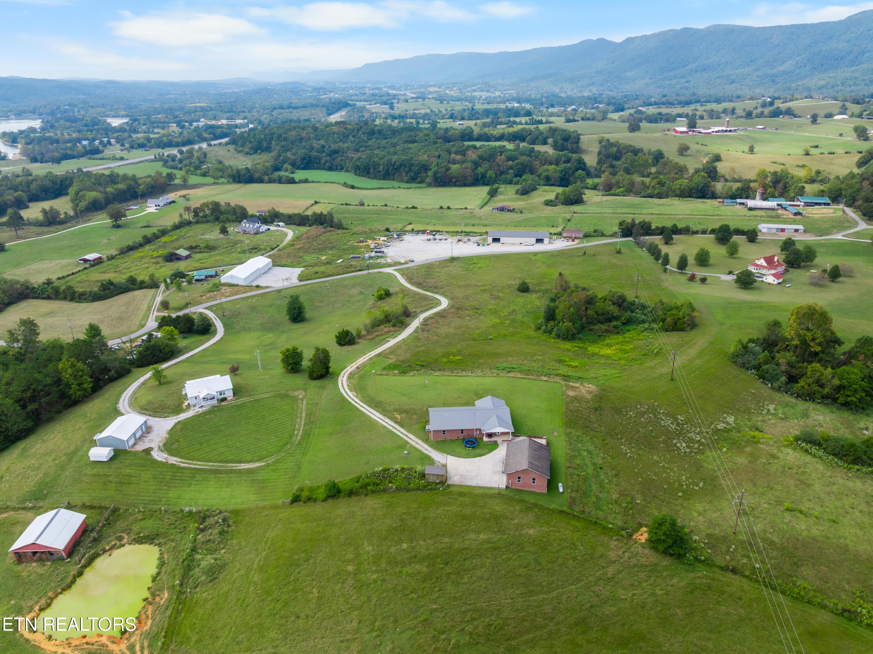 1695 Doaks Creek Road Speedwell TN 37870