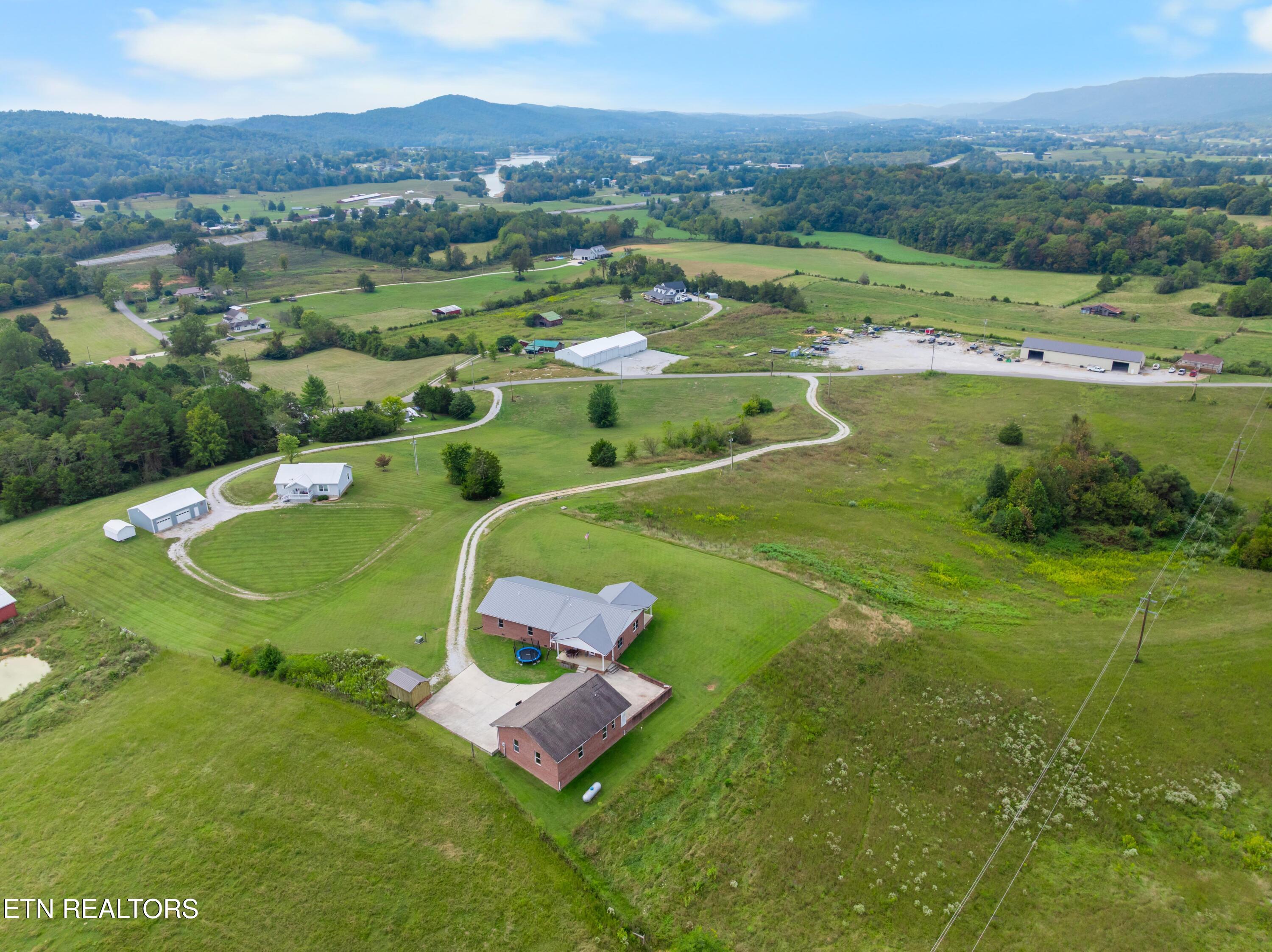 1695 Doaks Creek Road Speedwell TN 37870