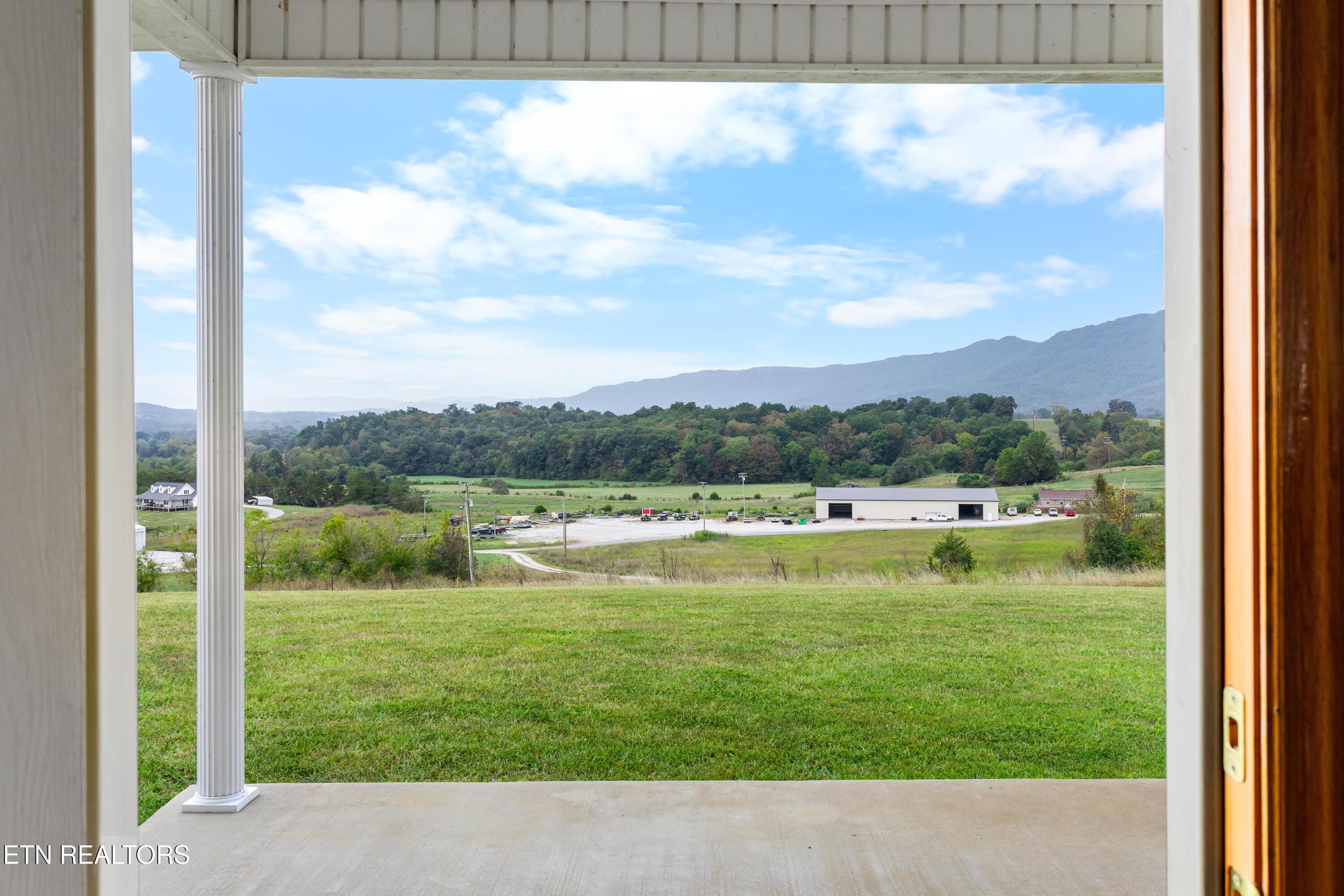1695 Doaks Creek Road Speedwell TN 37870