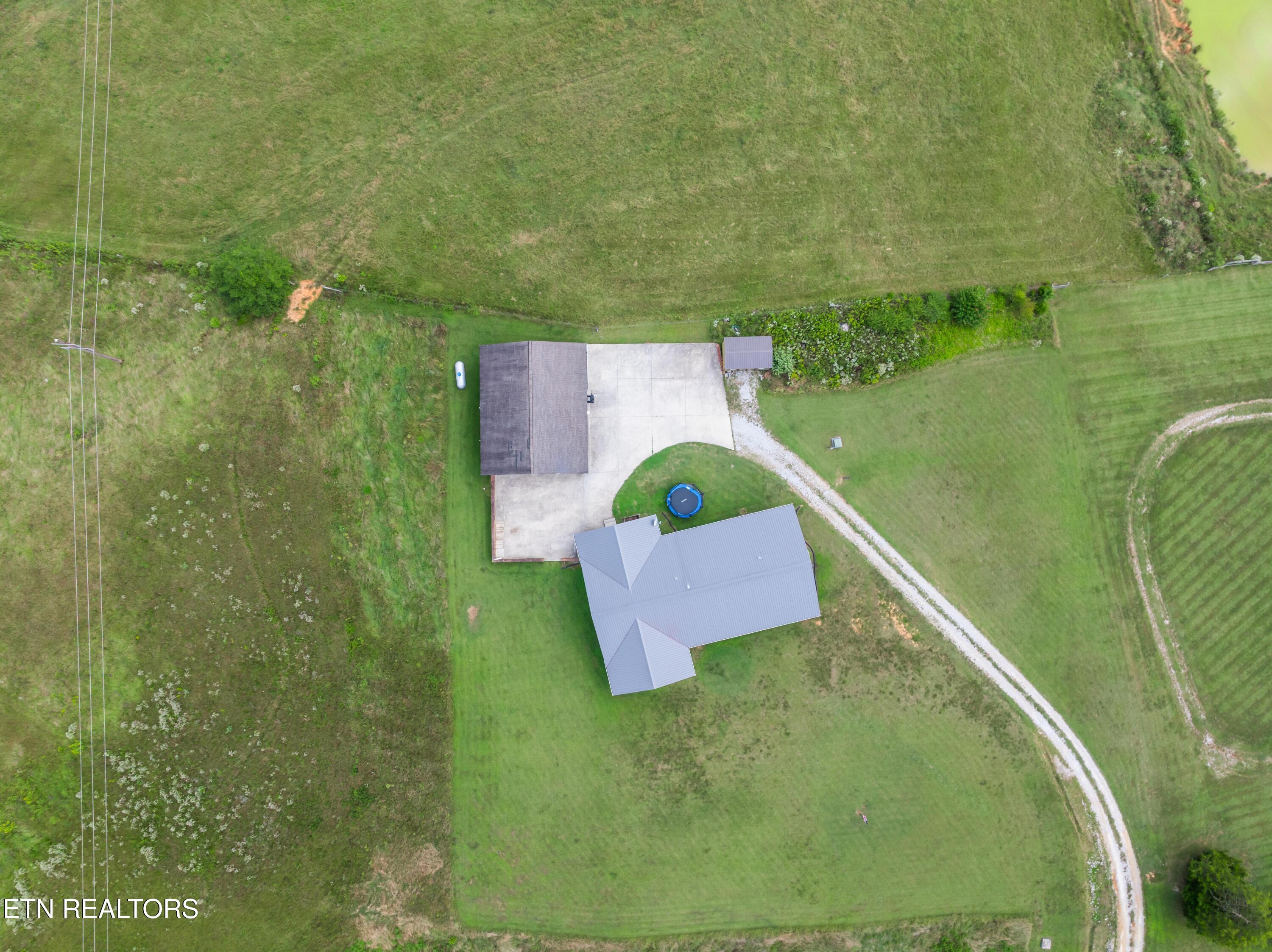 1695 Doaks Creek Road Speedwell TN 37870
