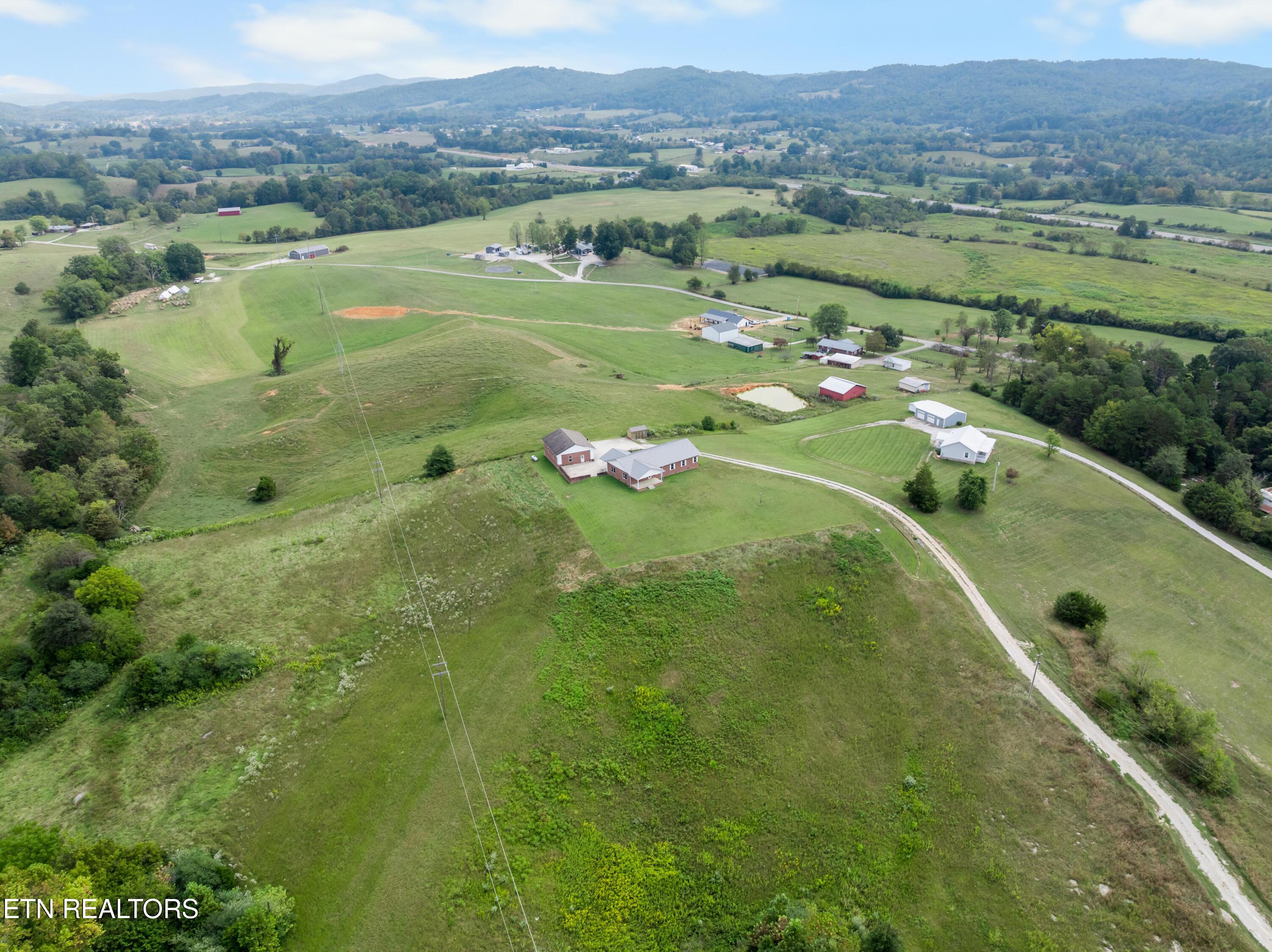 1695 Doaks Creek Road Speedwell TN 37870